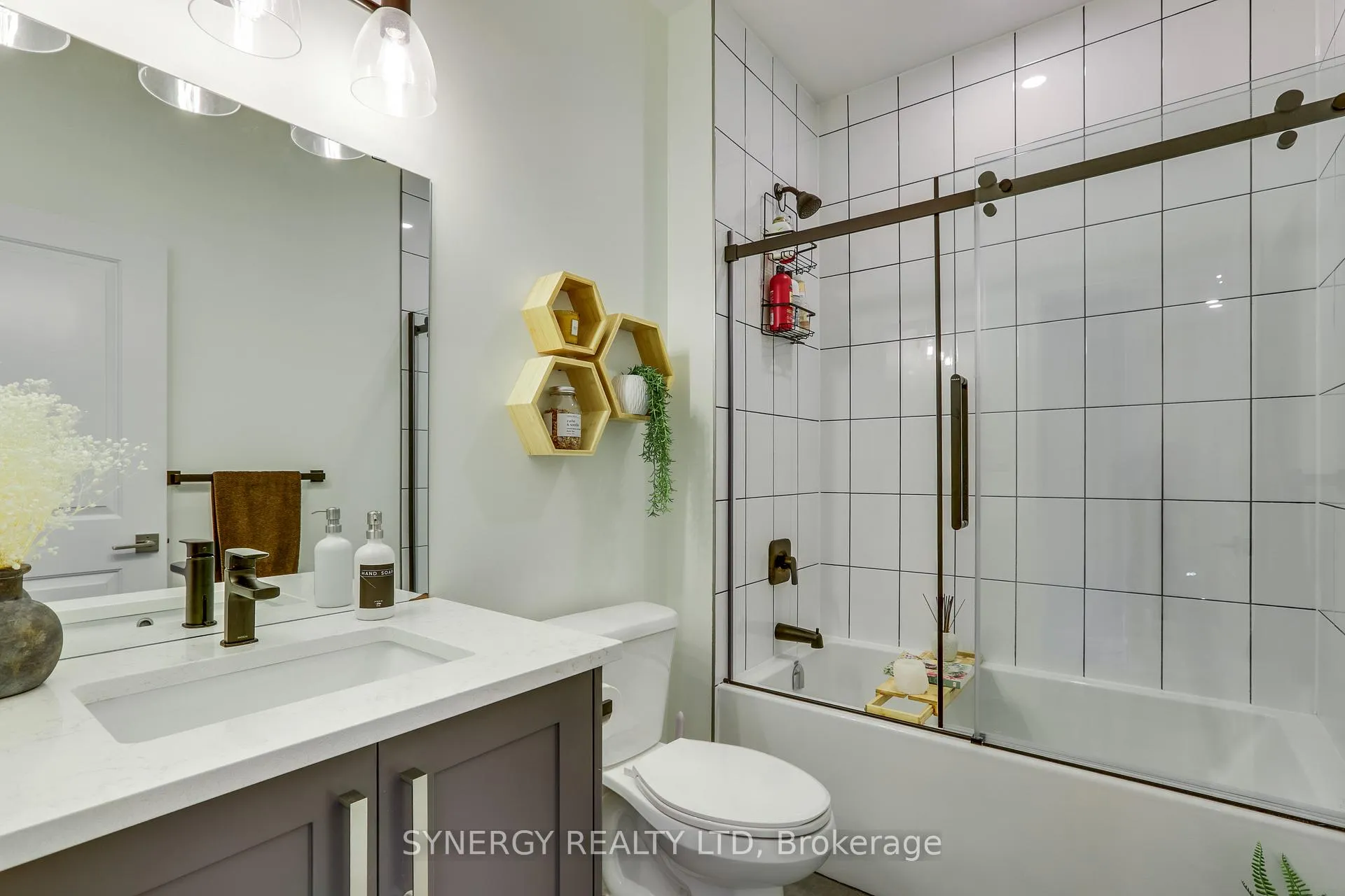 Photo 33 of 547 Scenic Court, Warwick, Watford — HOMEH