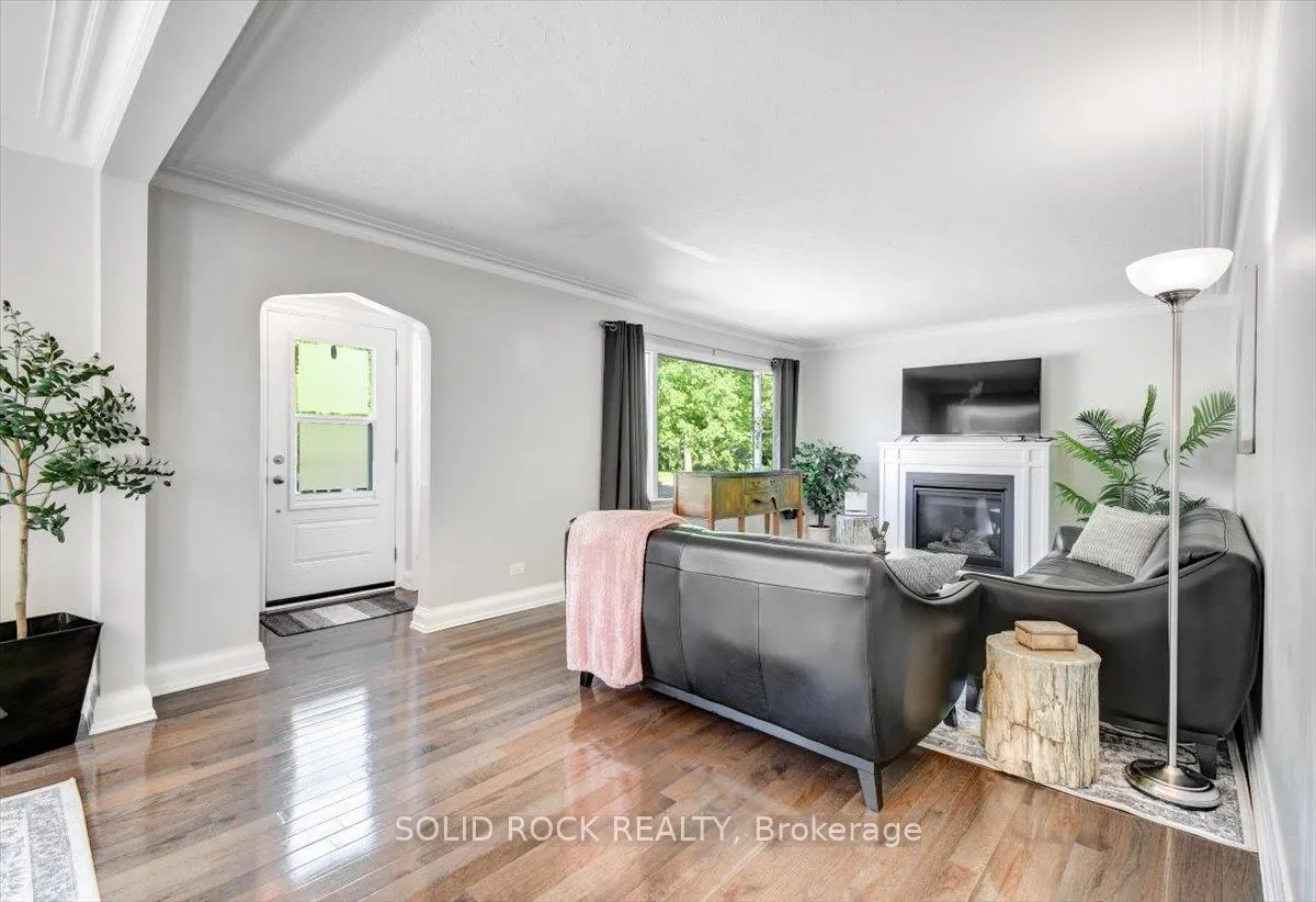 Photo 3 of 322 Walton Street, Cobourg — HOMEH