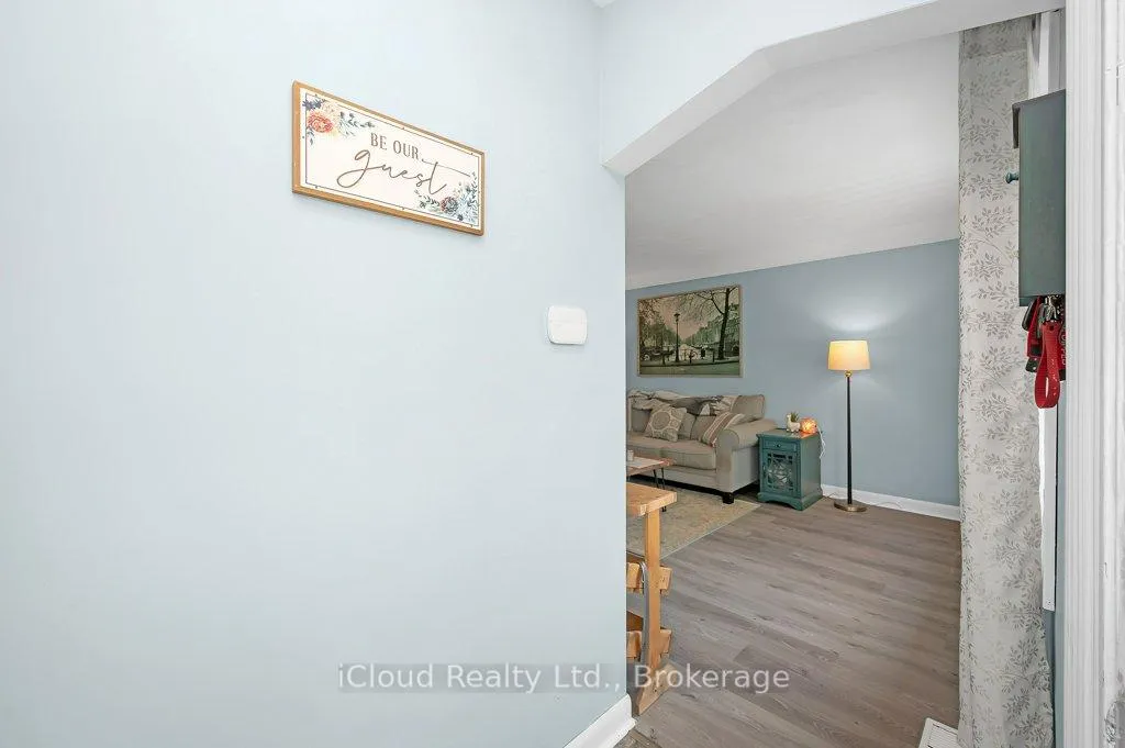 Photo 3 of 103 McElroy Road E, Hamilton, Balfour — HOMEH