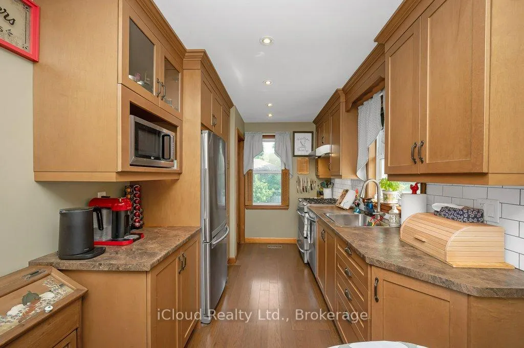 Photo 9 of 103 McElroy Road E, Hamilton, Balfour — HOMEH