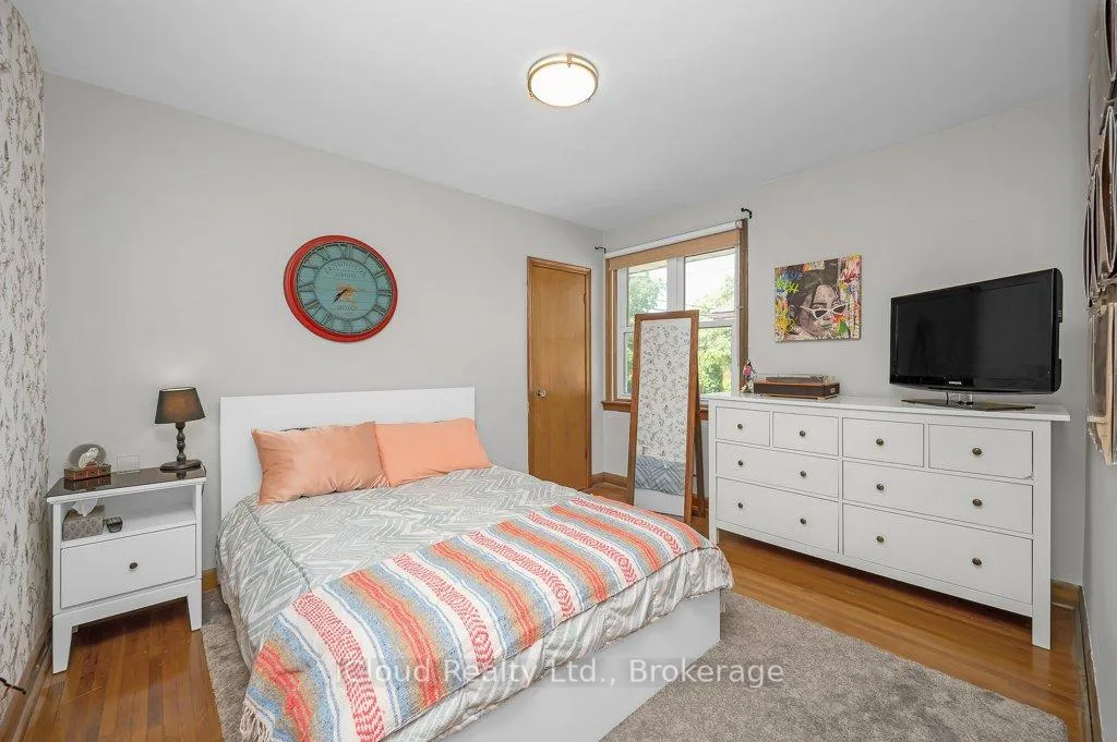 Photo 17 of 103 McElroy Road E, Hamilton, Balfour — HOMEH