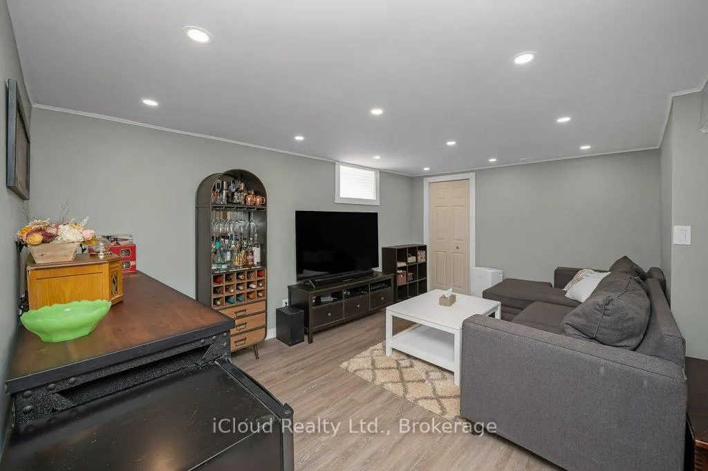 Photo 20 of 103 McElroy Road E, Hamilton, Balfour — HOMEH