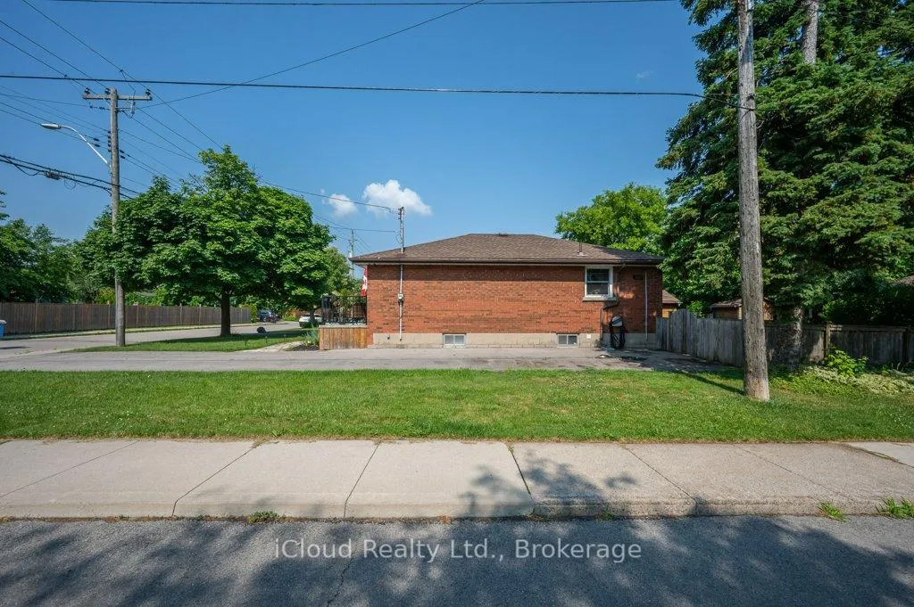 Photo 35 of 103 McElroy Road E, Hamilton, Balfour — HOMEH