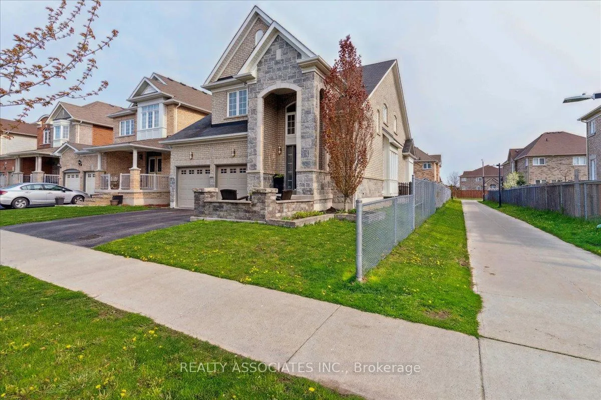 Photo 2 of 185 Glenabbey Drive, Clarington, Courtice — HOMEH