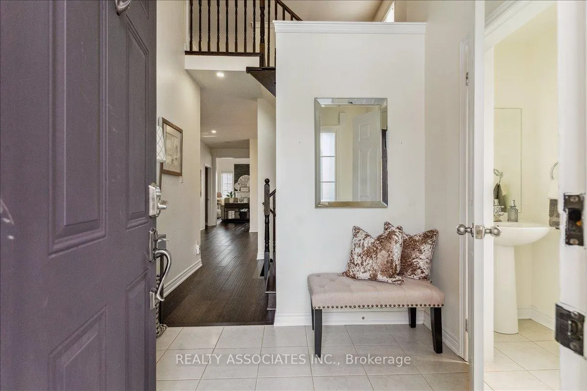 Photo 4 of 185 Glenabbey Drive, Clarington, Courtice — HOMEH