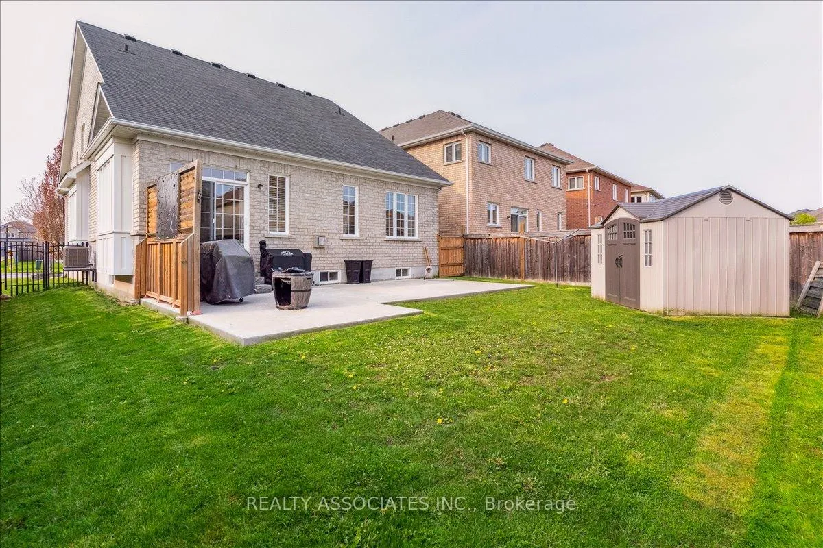 Photo 19 of 185 Glenabbey Drive, Clarington, Courtice — HOMEH