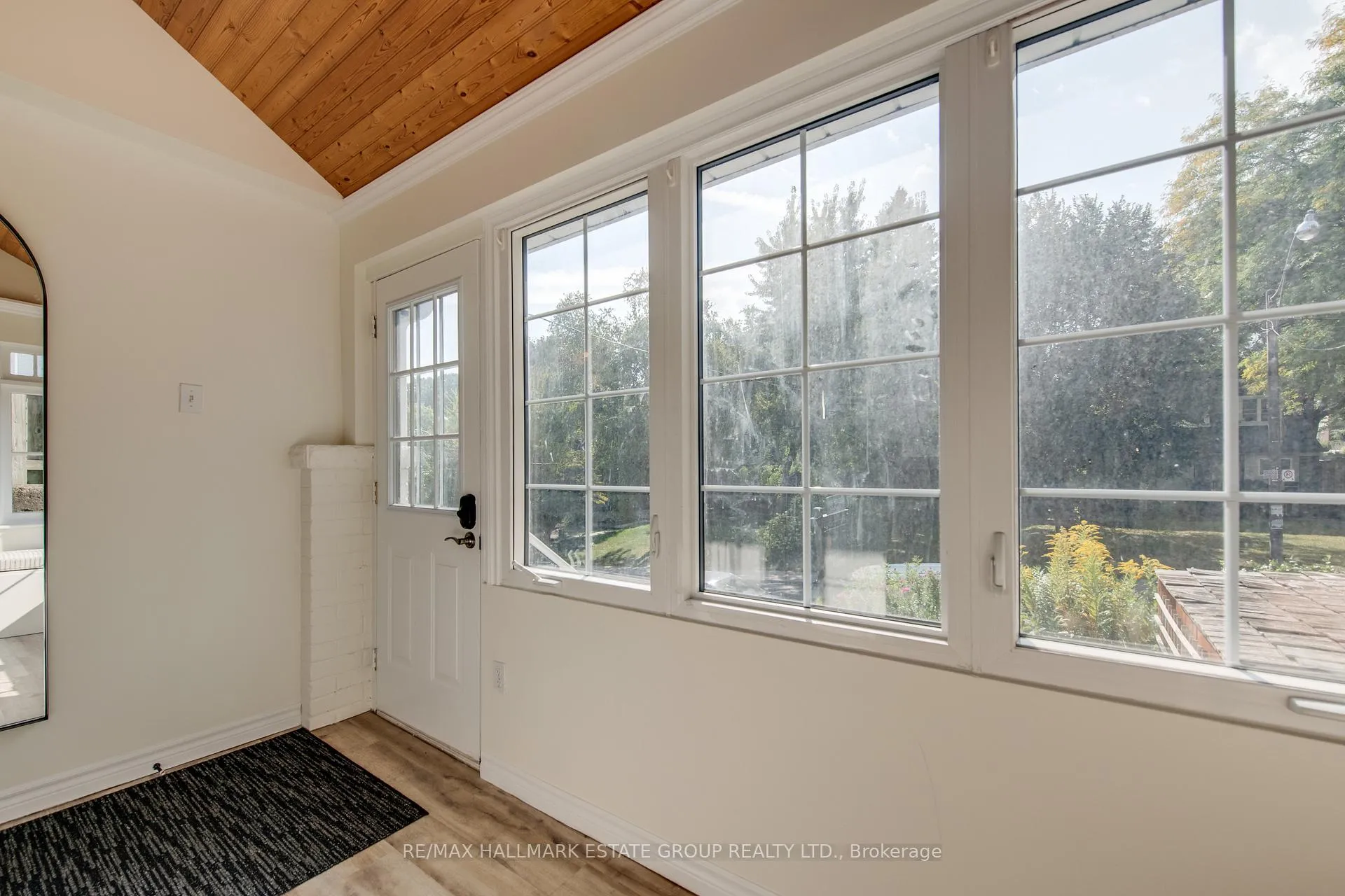 Photo 4 of 245 Kenilworth Avenue, Toronto, The Beaches — HOMEH