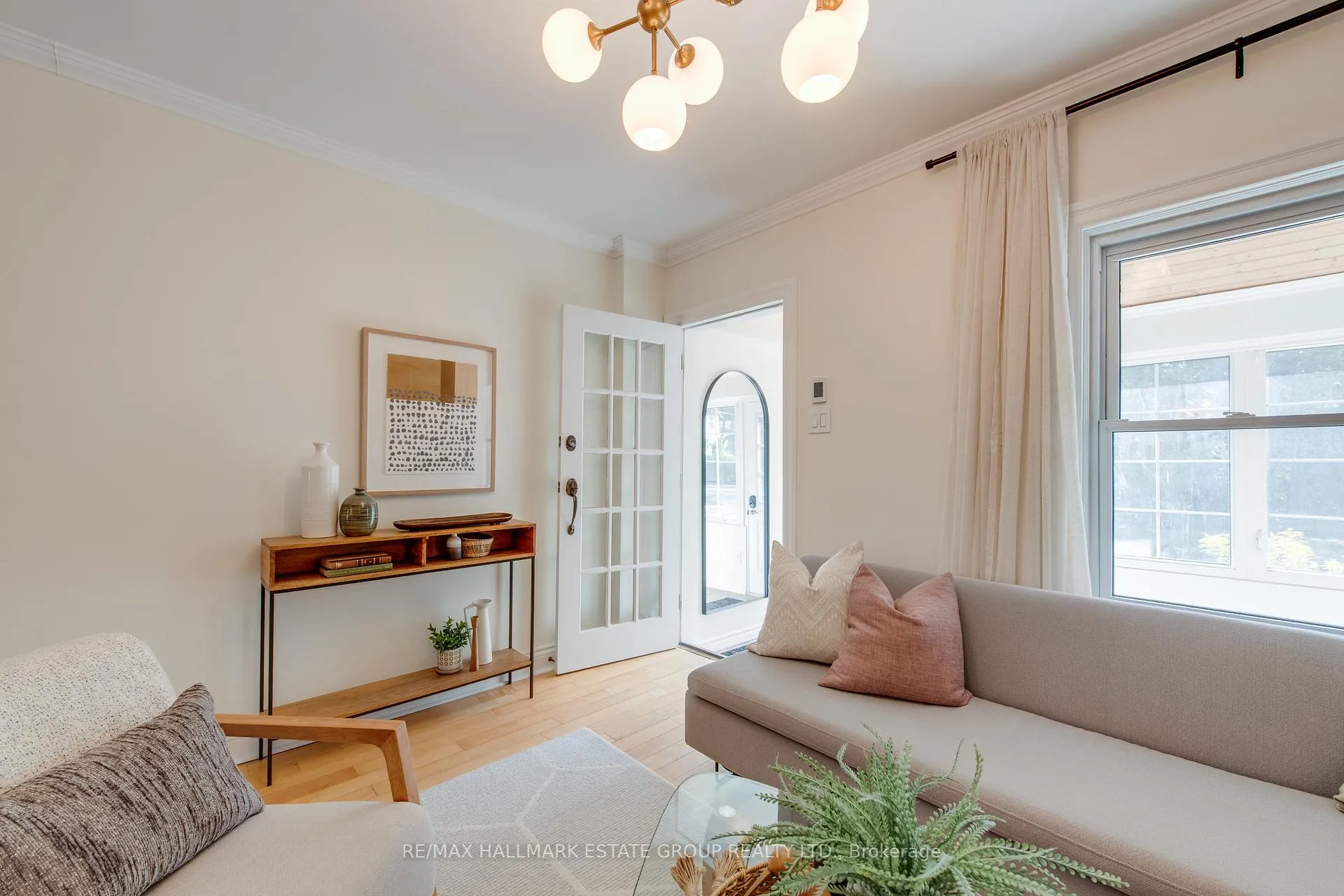 Photo 7 of 245 Kenilworth Avenue, Toronto, The Beaches — HOMEH