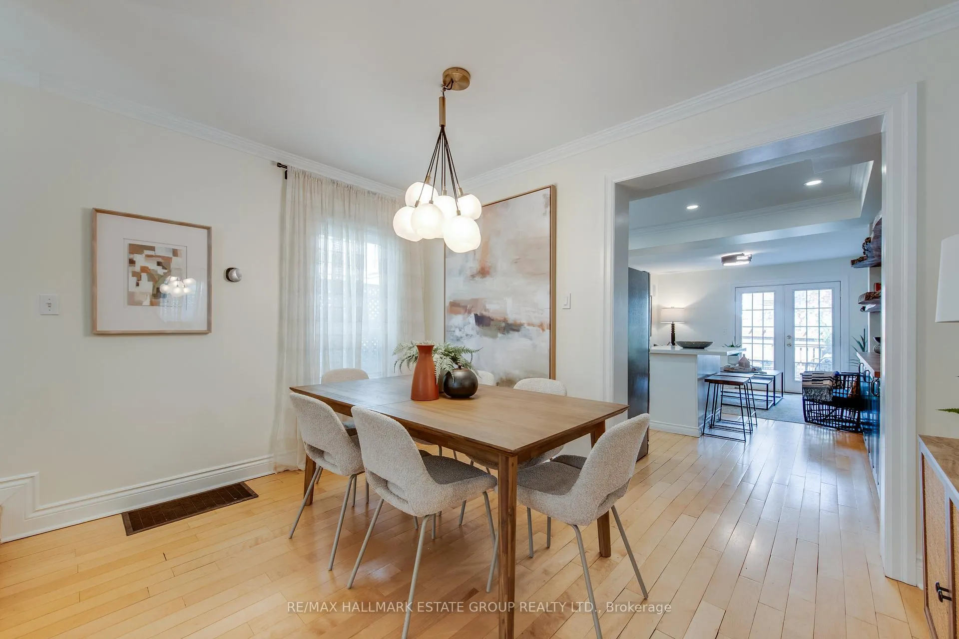 Photo 10 of 245 Kenilworth Avenue, Toronto, The Beaches — HOMEH