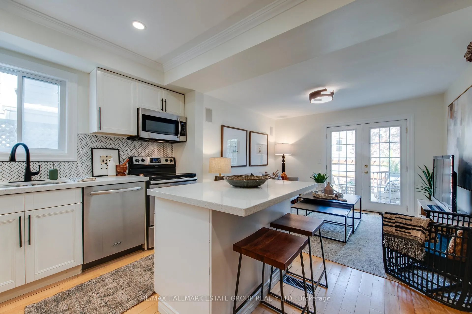 Photo 13 of 245 Kenilworth Avenue, Toronto, The Beaches — HOMEH