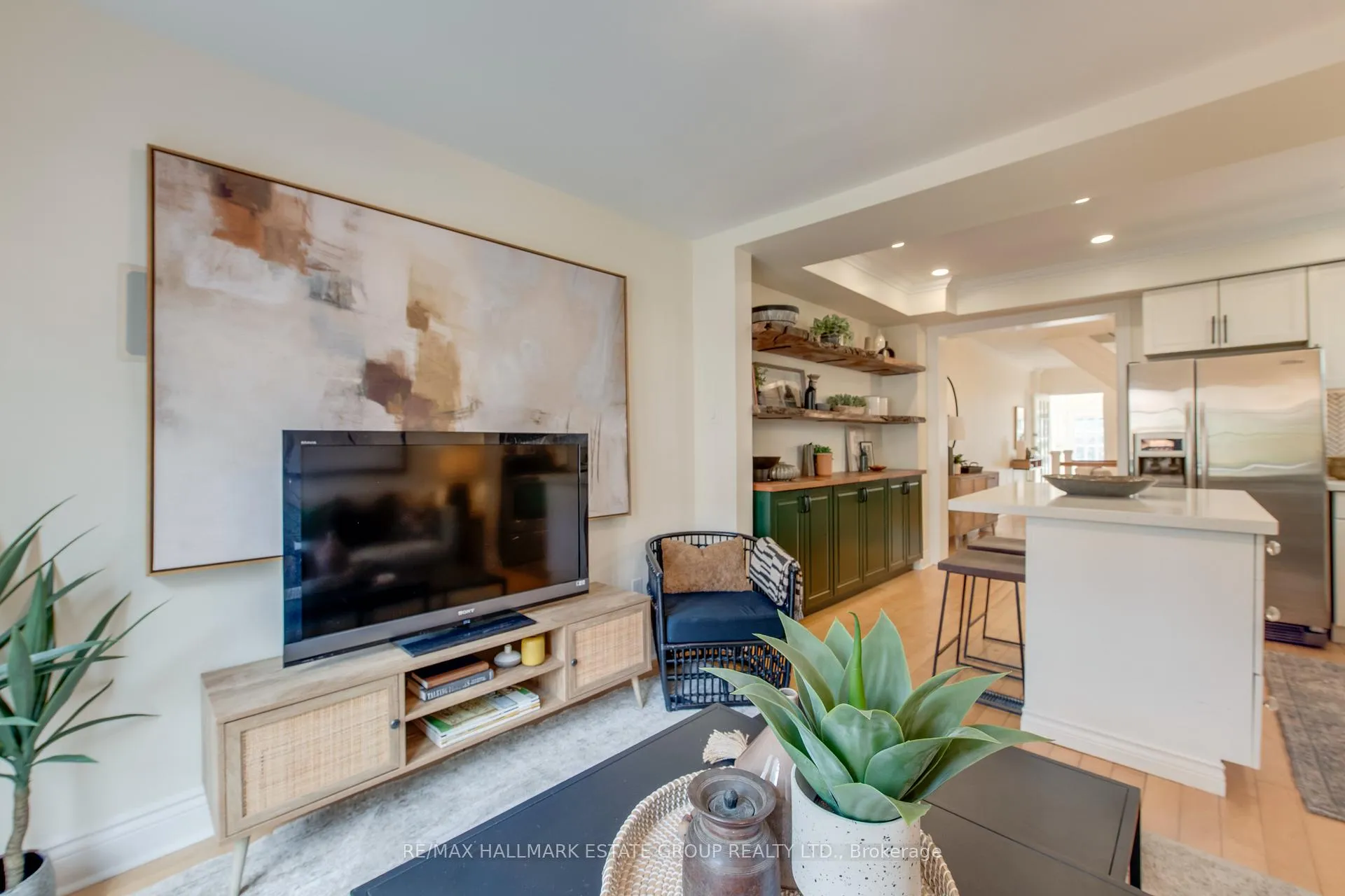 Photo 19 of 245 Kenilworth Avenue, Toronto, The Beaches — HOMEH