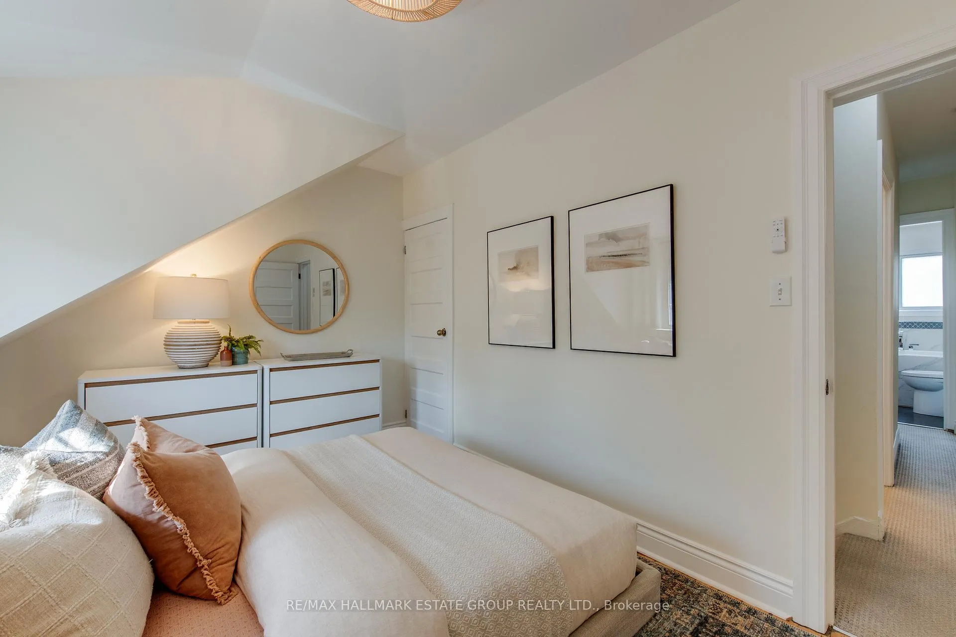 Photo 23 of 245 Kenilworth Avenue, Toronto, The Beaches — HOMEH