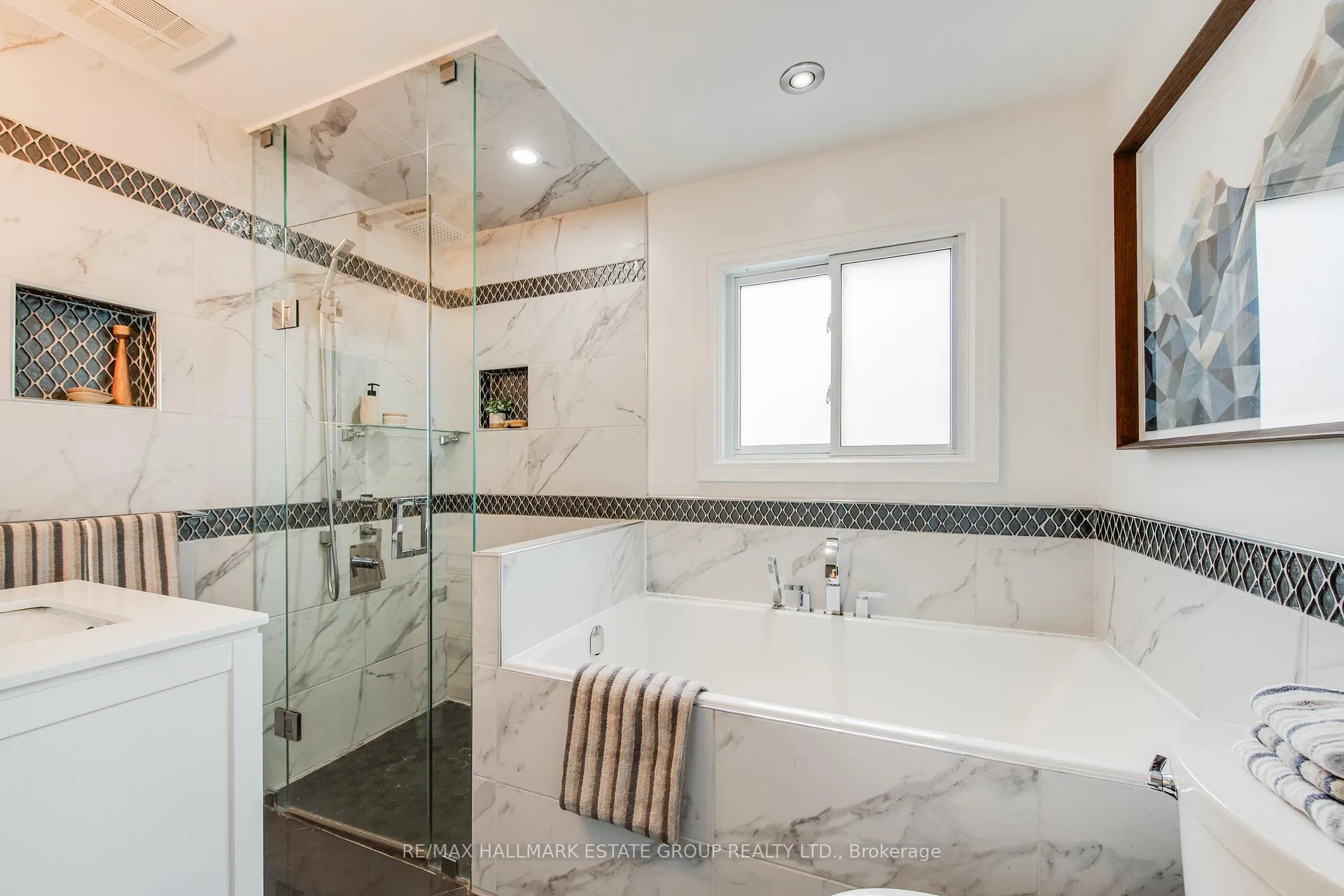 Photo 31 of 245 Kenilworth Avenue, Toronto, The Beaches — HOMEH