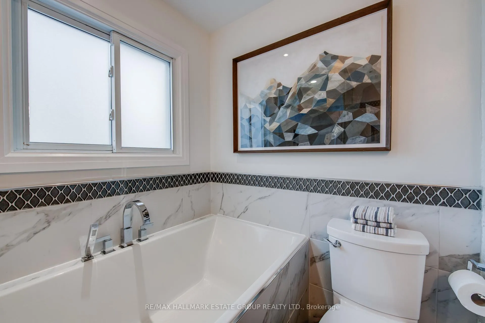 Photo 33 of 245 Kenilworth Avenue, Toronto, The Beaches — HOMEH