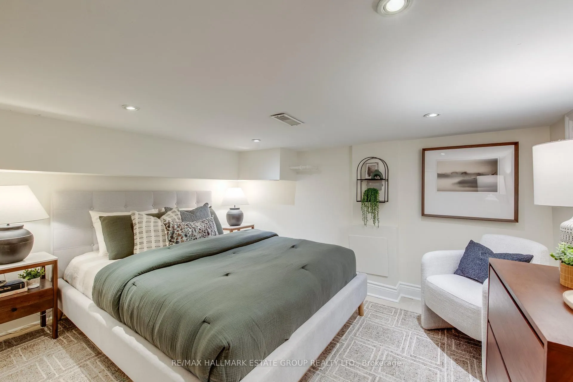 Photo 34 of 245 Kenilworth Avenue, Toronto, The Beaches — HOMEH