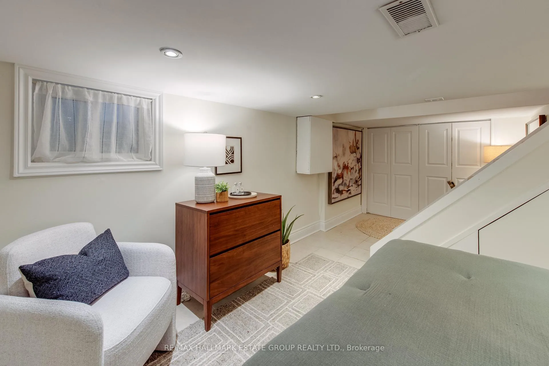 Photo 35 of 245 Kenilworth Avenue, Toronto, The Beaches — HOMEH