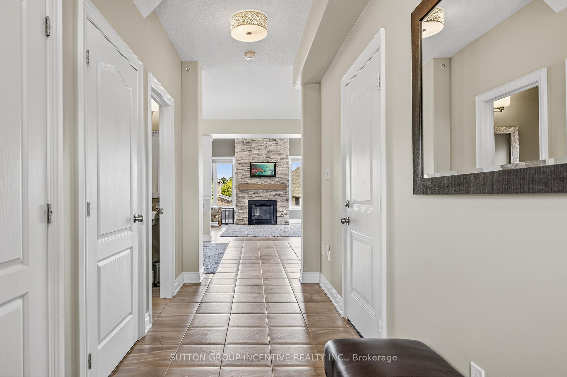 Photo 3 of 22 Britannic Lane, Barrie, Innis-Shore — HOMEH