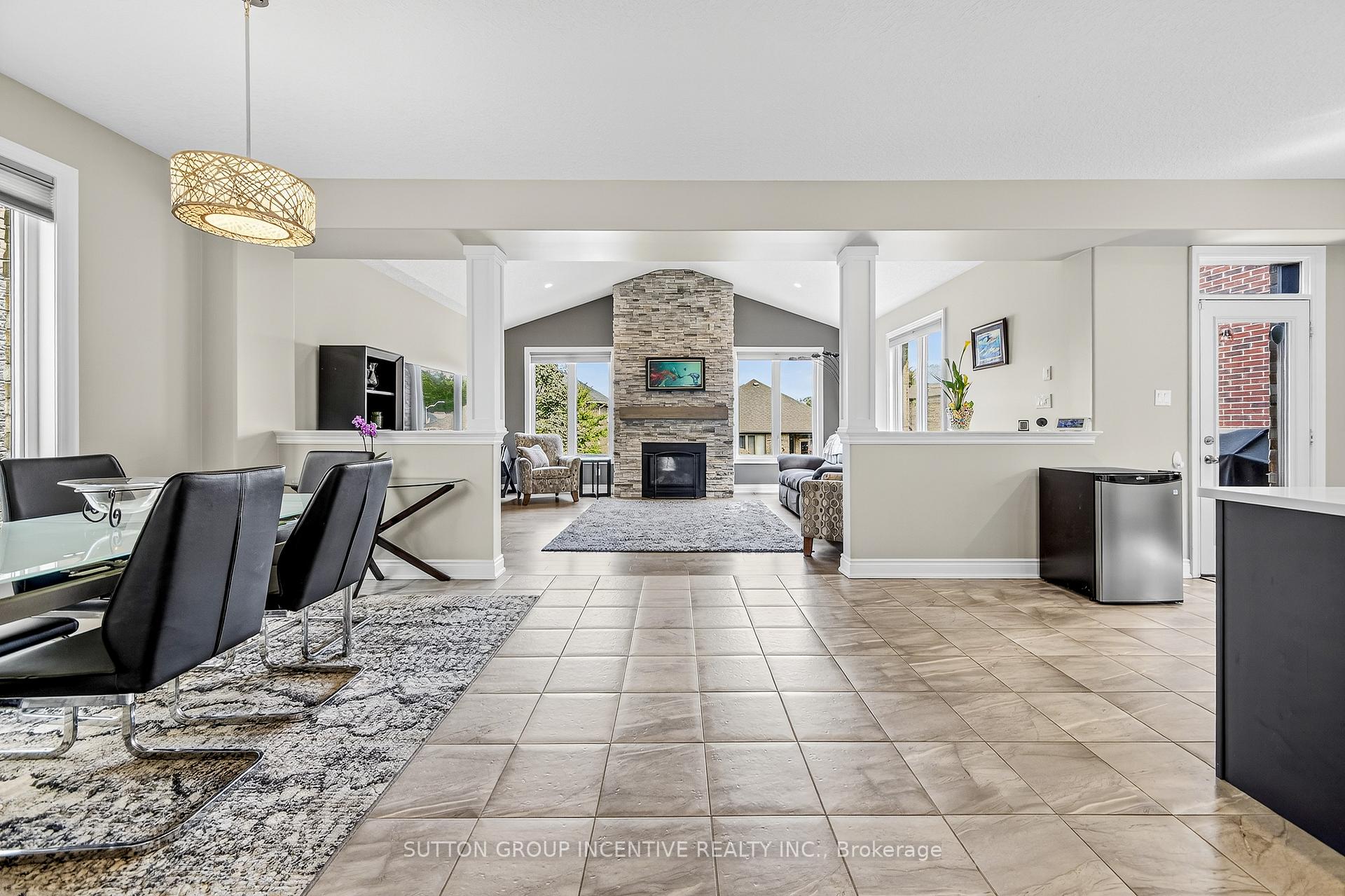 Photo 6 of 22 Britannic Lane, Barrie, Innis-Shore — HOMEH