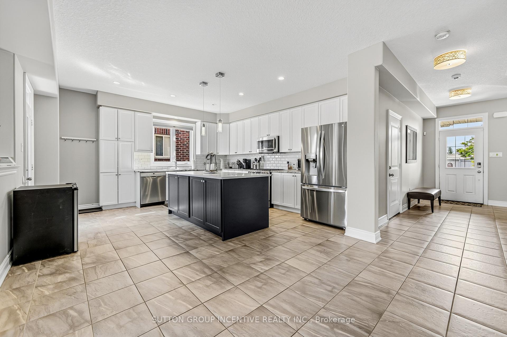 Photo 8 of 22 Britannic Lane, Barrie, Innis-Shore — HOMEH