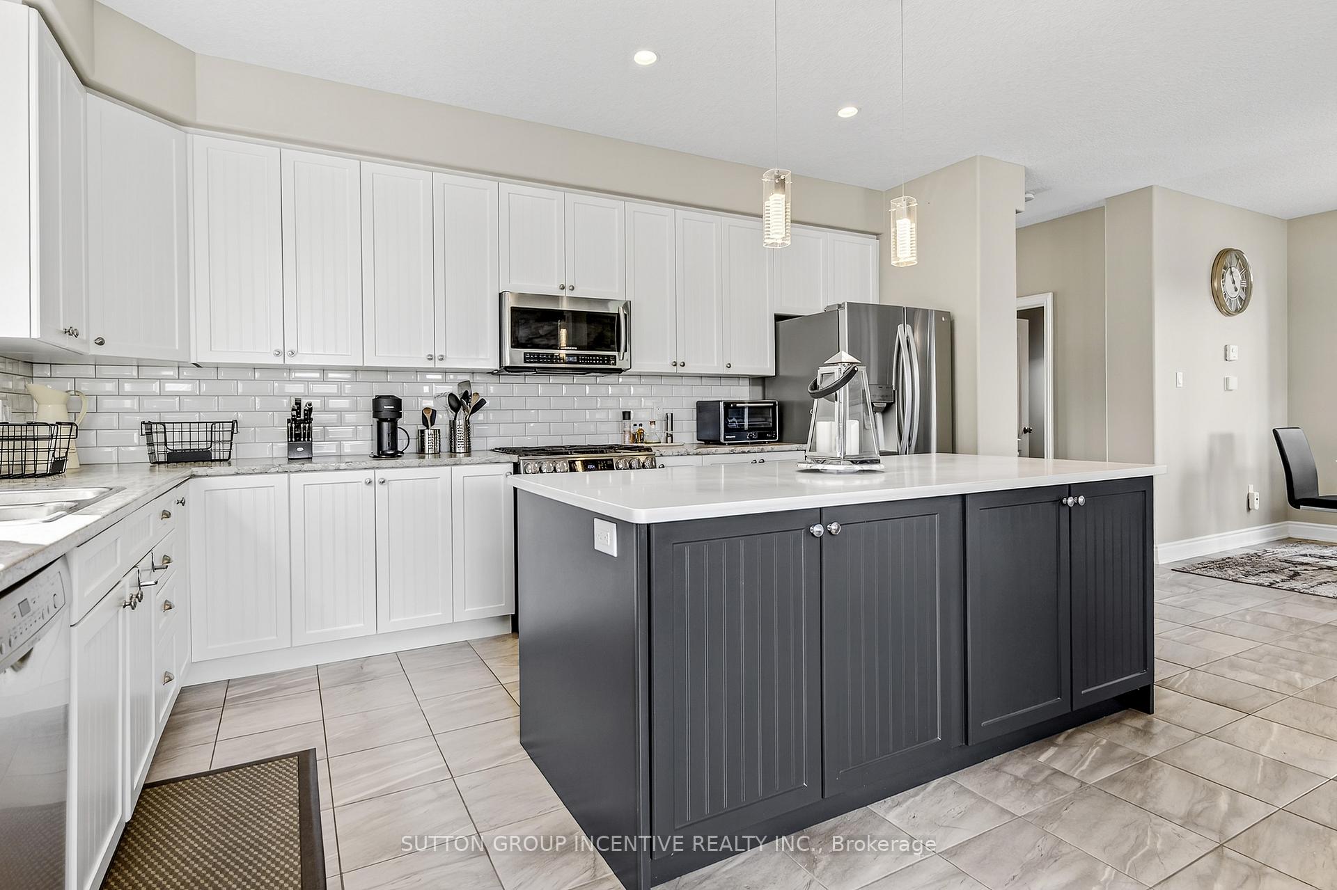 Photo 11 of 22 Britannic Lane, Barrie, Innis-Shore — HOMEH