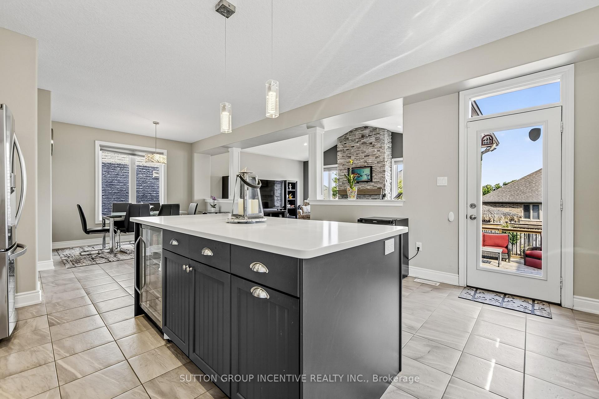 Photo 12 of 22 Britannic Lane, Barrie, Innis-Shore — HOMEH