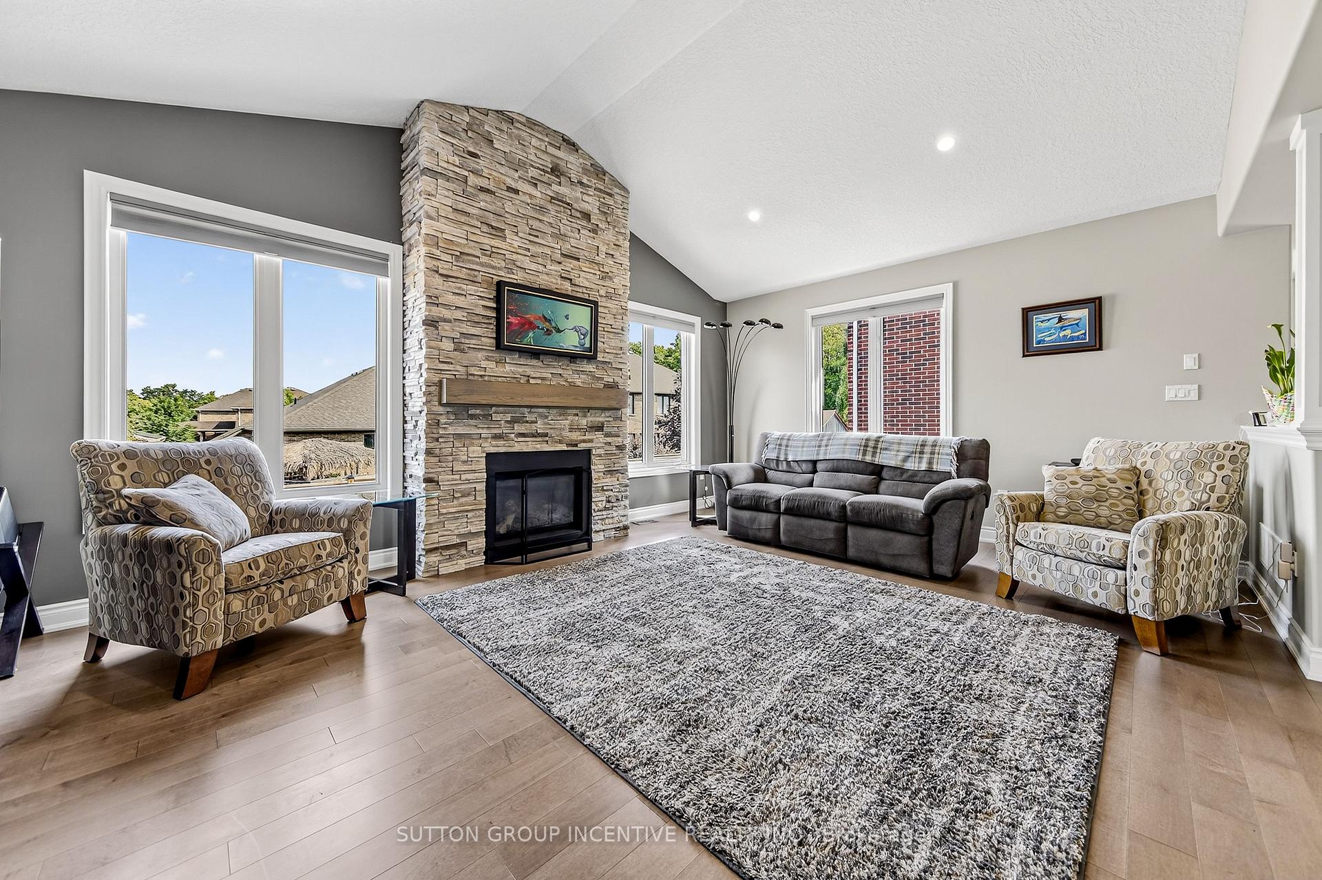 Photo 18 of 22 Britannic Lane, Barrie, Innis-Shore — HOMEH