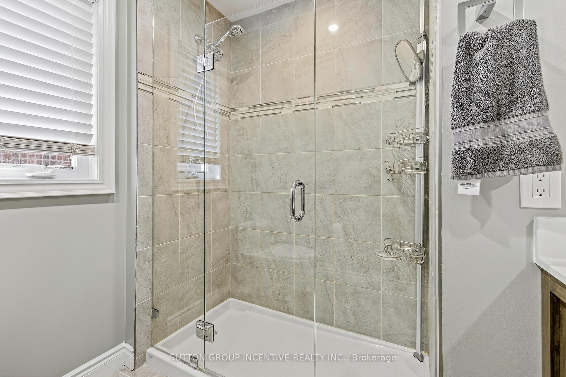 Photo 24 of 22 Britannic Lane, Barrie, Innis-Shore — HOMEH