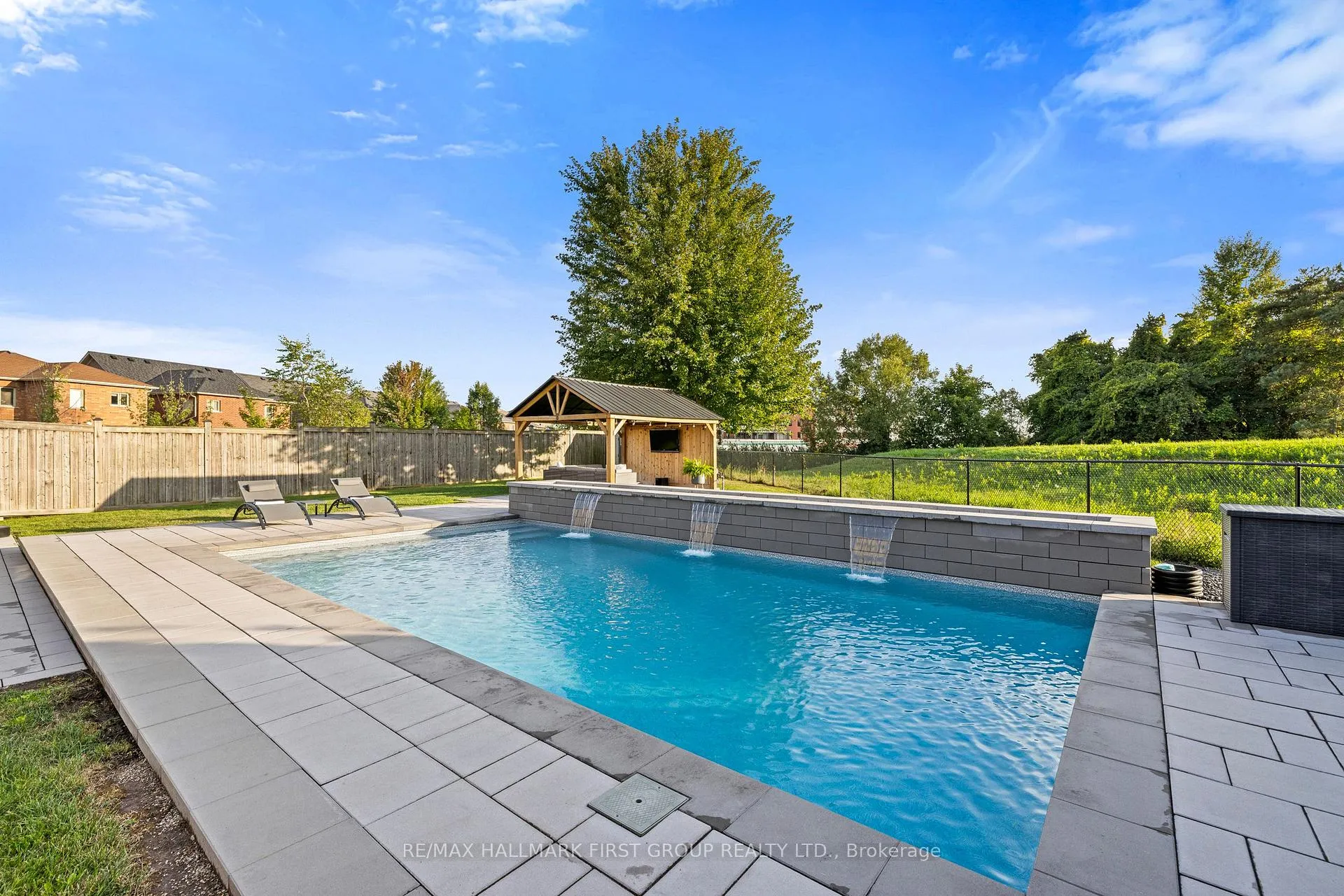 Photo 3 of 11 Murray Tabb Street, Clarington, Bowmanville — HOMEH