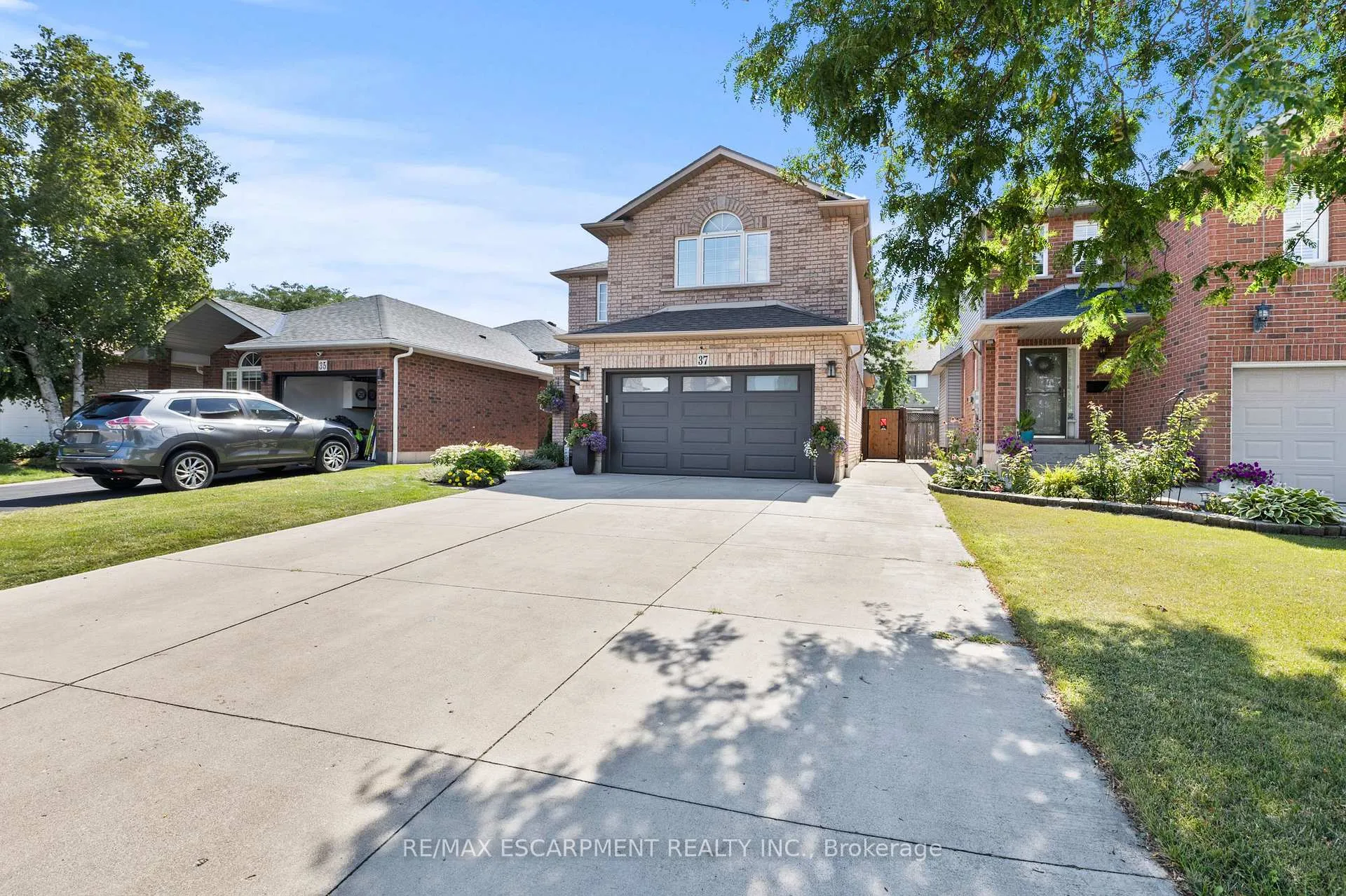 Photo 4 of 37 Darrow Drive, Hamilton, Stoney Creek — HOMEH
