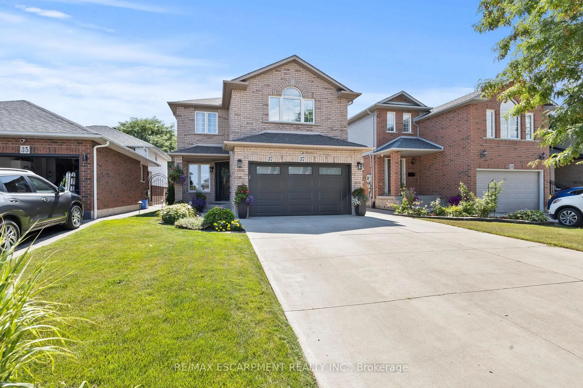 Photo 5 of 37 Darrow Drive, Hamilton, Stoney Creek — HOMEH