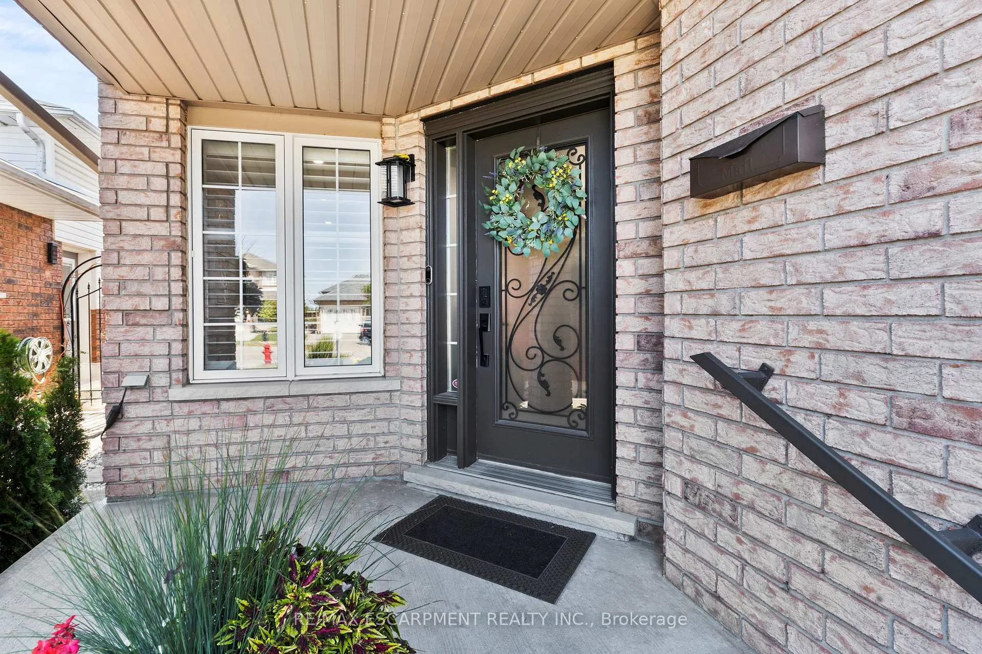 Photo 7 of 37 Darrow Drive, Hamilton, Stoney Creek — HOMEH