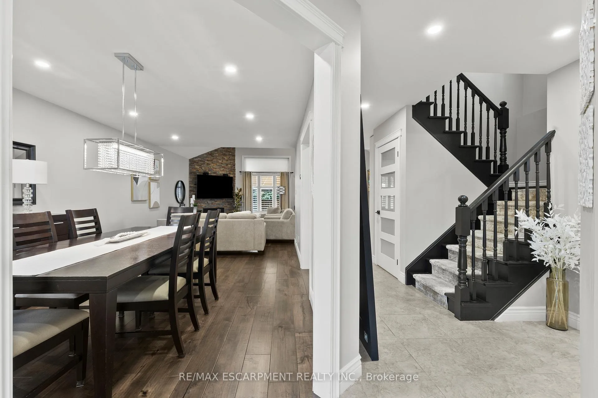 Photo 9 of 37 Darrow Drive, Hamilton, Stoney Creek — HOMEH