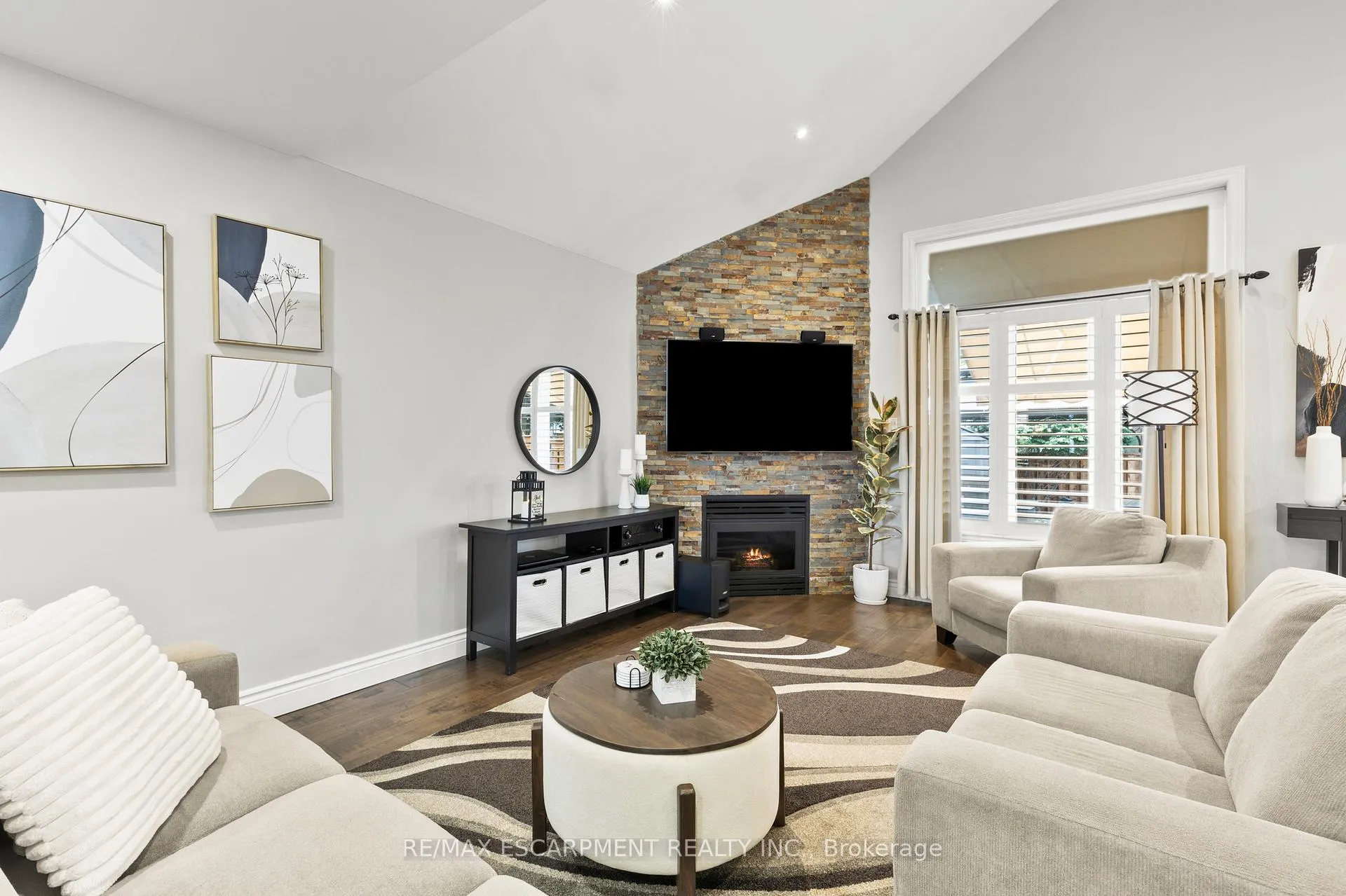 Photo 14 of 37 Darrow Drive, Hamilton, Stoney Creek — HOMEH