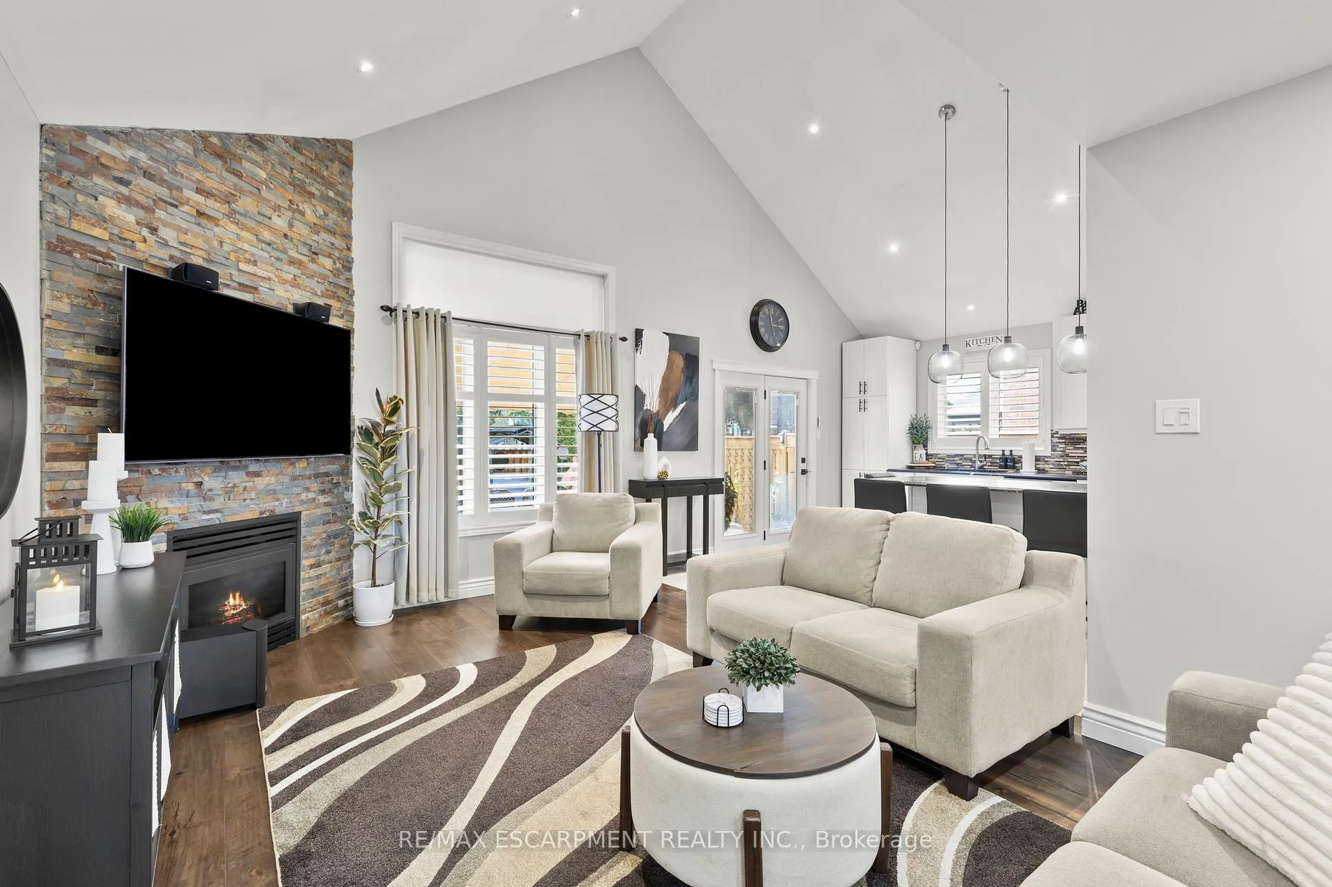 Photo 15 of 37 Darrow Drive, Hamilton, Stoney Creek — HOMEH