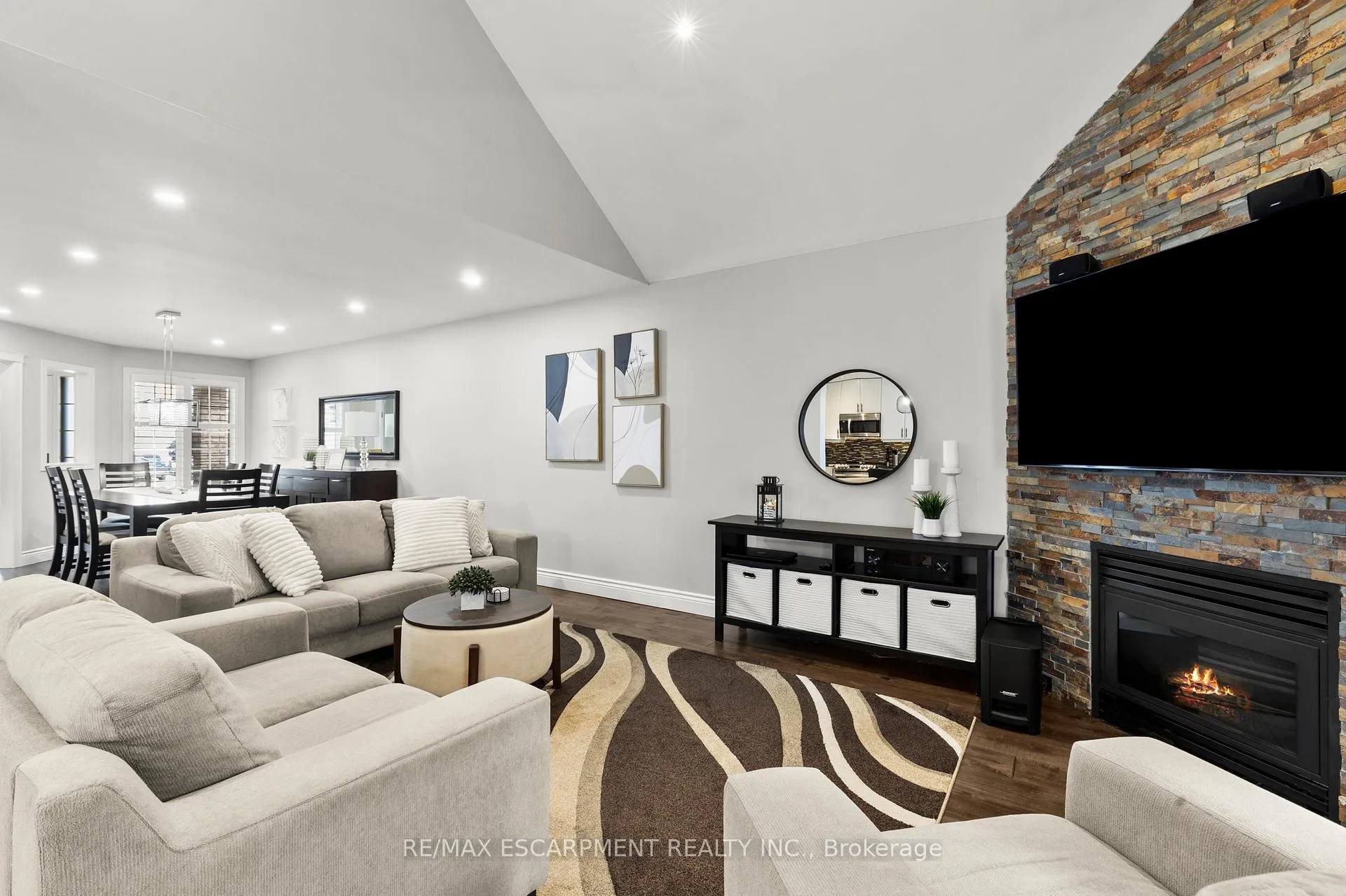 Photo 16 of 37 Darrow Drive, Hamilton, Stoney Creek — HOMEH