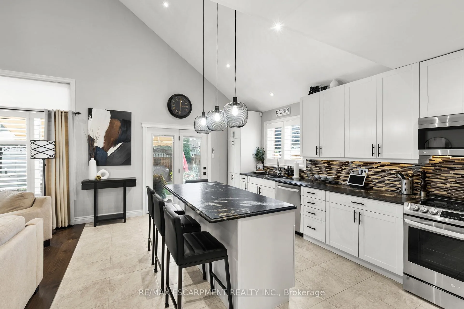 Photo 18 of 37 Darrow Drive, Hamilton, Stoney Creek — HOMEH