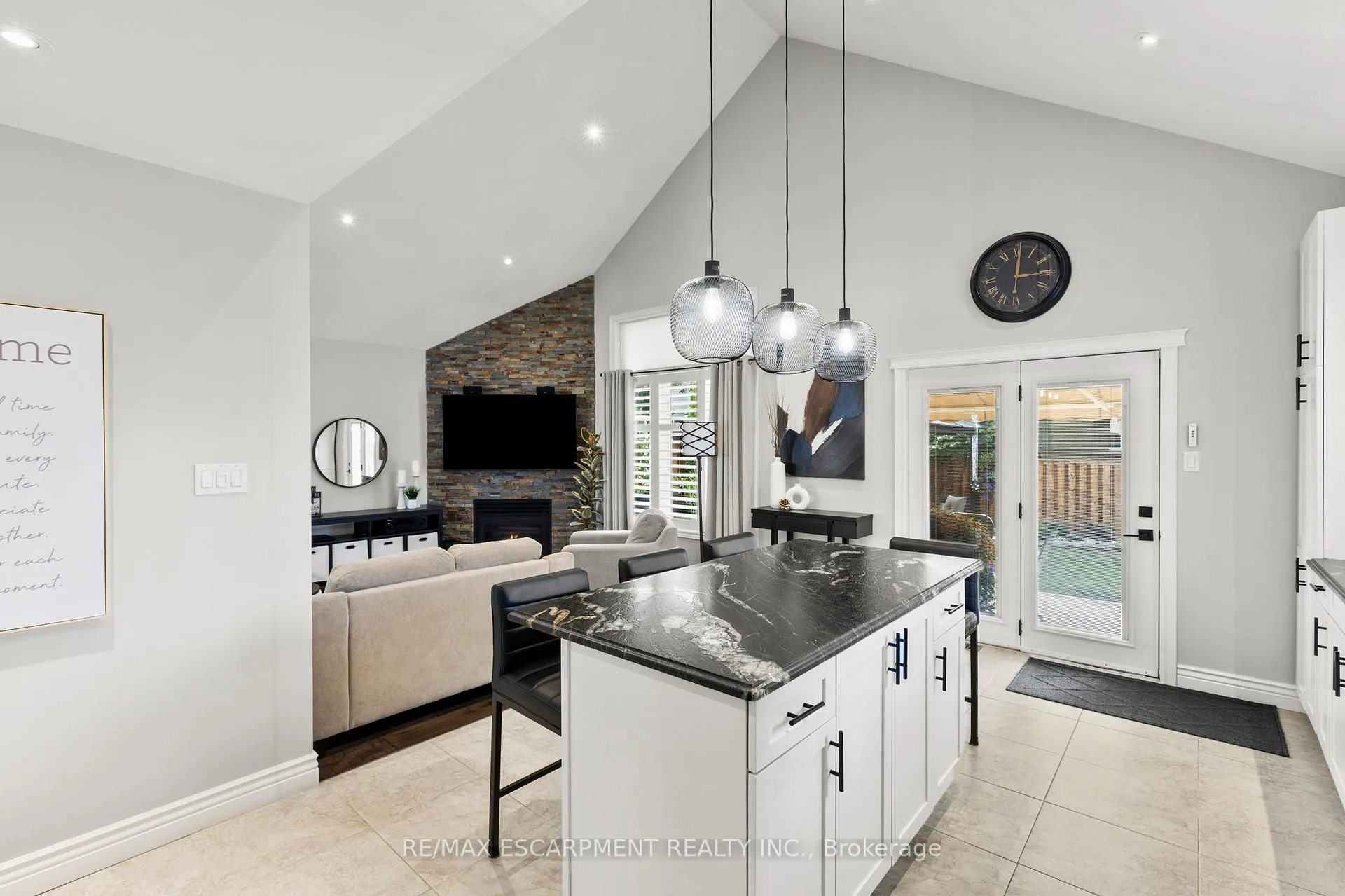 Photo 19 of 37 Darrow Drive, Hamilton, Stoney Creek — HOMEH