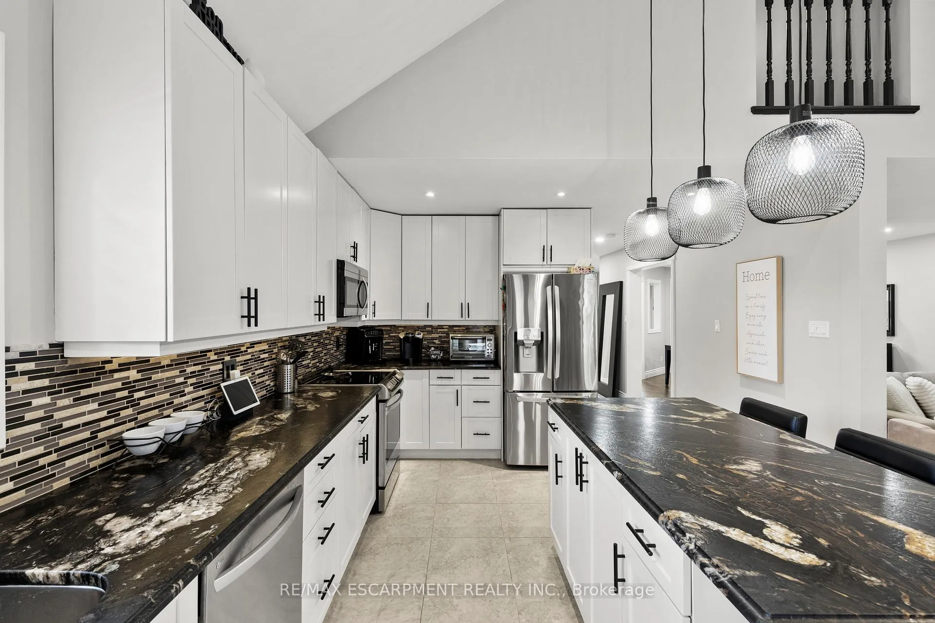 Photo 20 of 37 Darrow Drive, Hamilton, Stoney Creek — HOMEH
