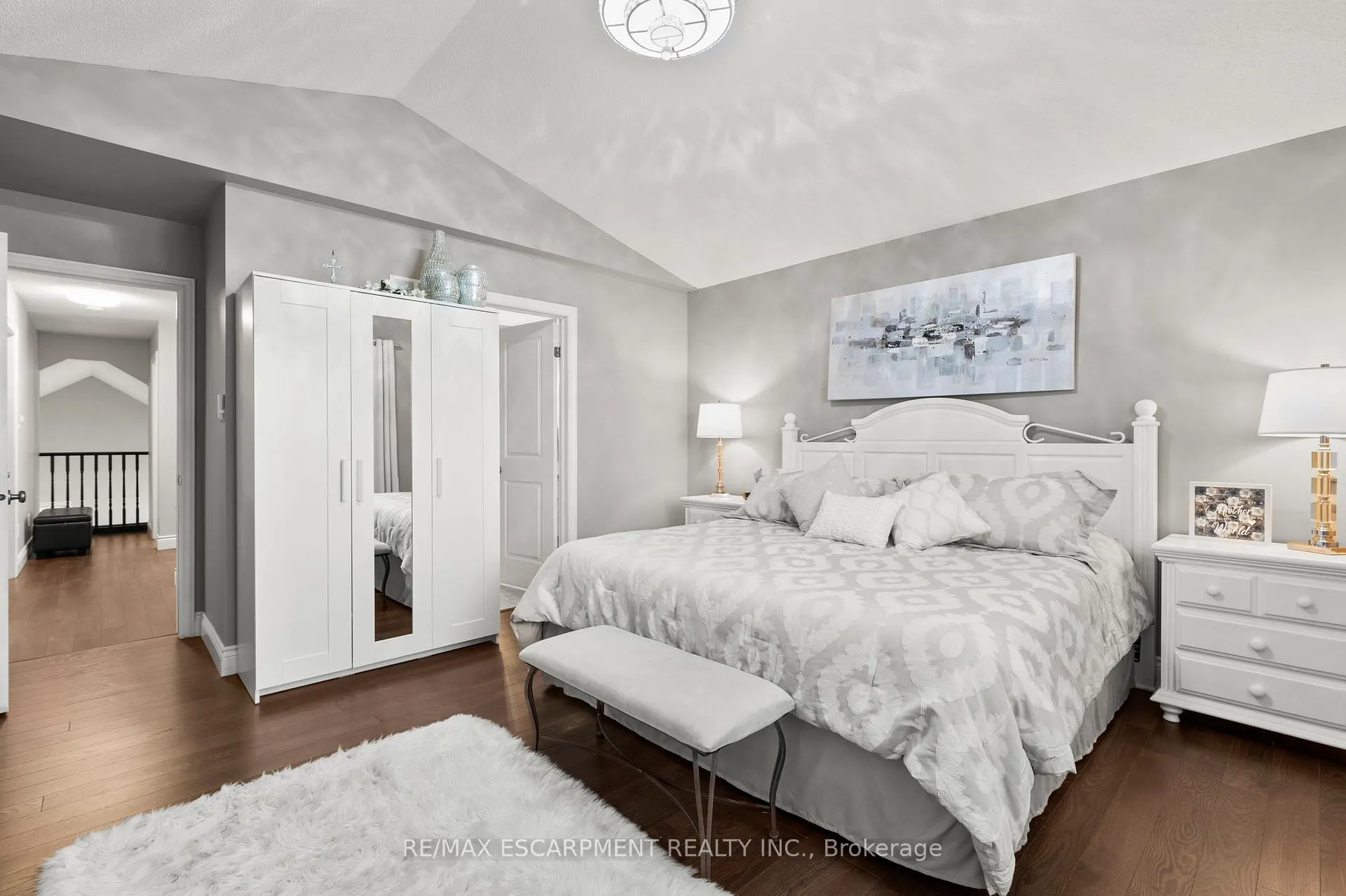 Photo 24 of 37 Darrow Drive, Hamilton, Stoney Creek — HOMEH