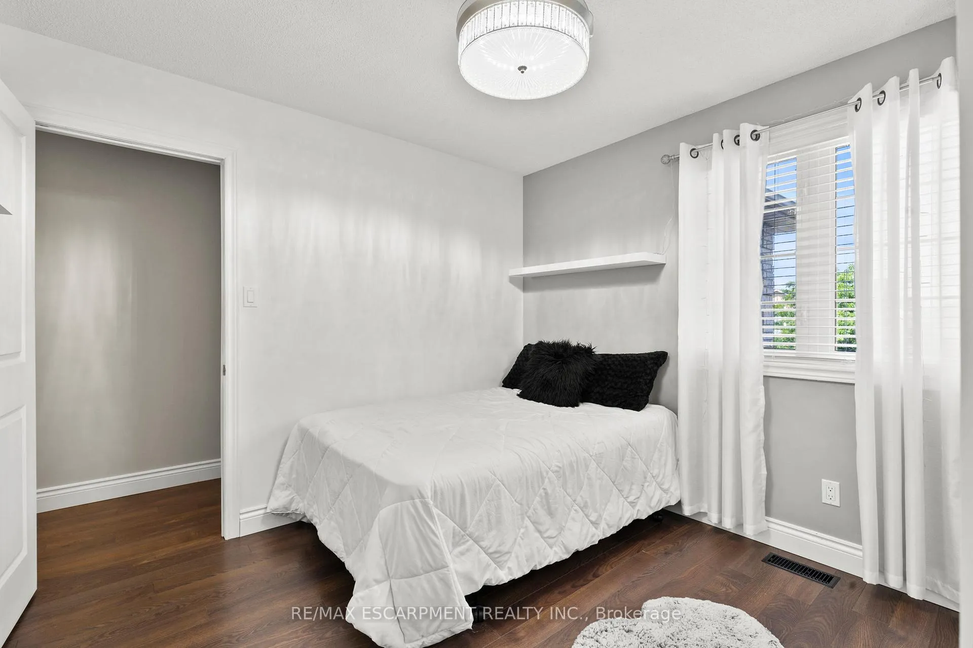 Photo 28 of 37 Darrow Drive, Hamilton, Stoney Creek — HOMEH