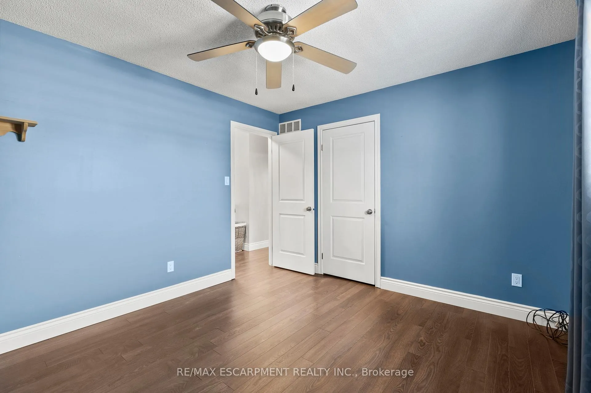 Photo 30 of 37 Darrow Drive, Hamilton, Stoney Creek — HOMEH