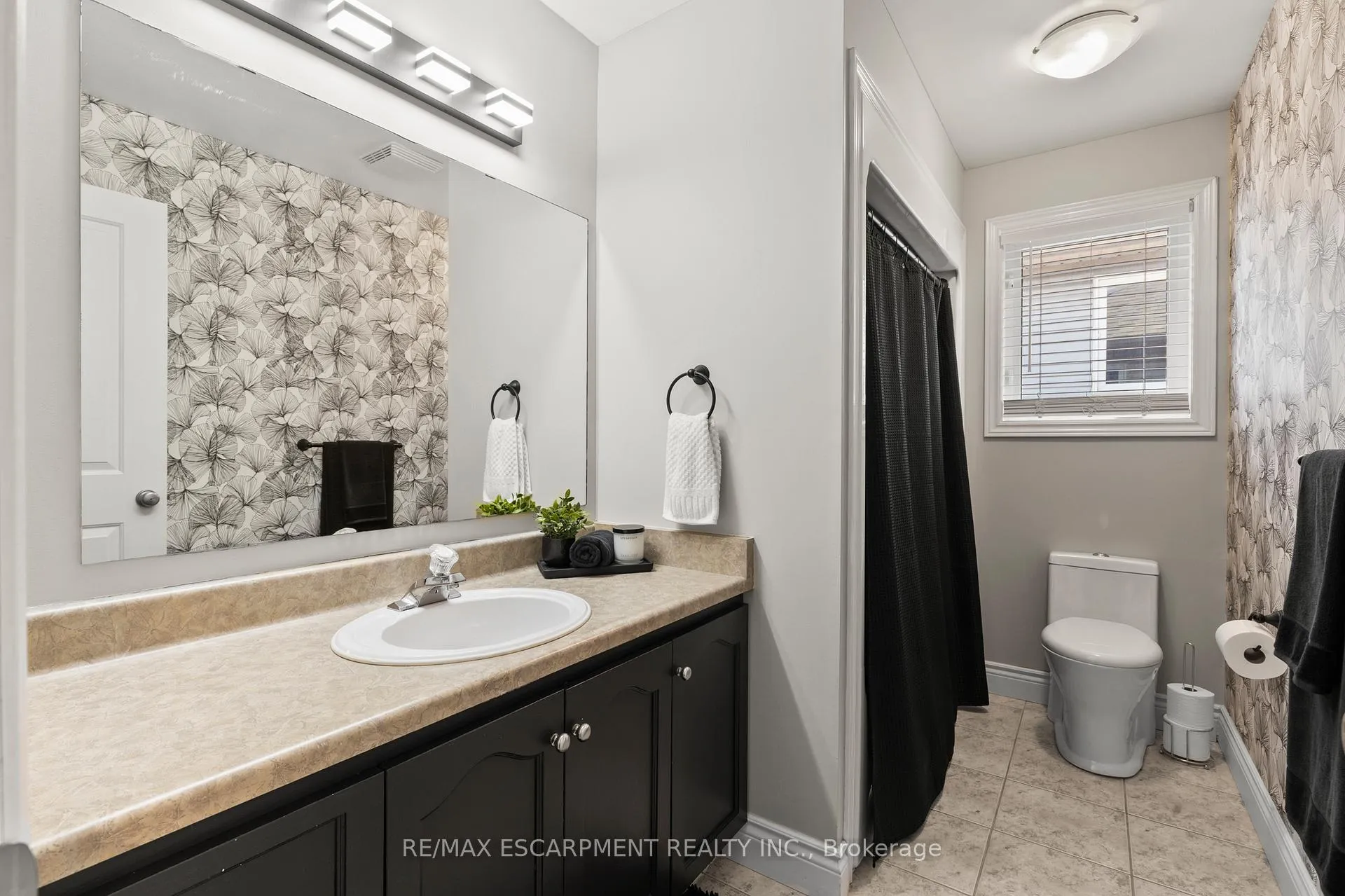 Photo 31 of 37 Darrow Drive, Hamilton, Stoney Creek — HOMEH