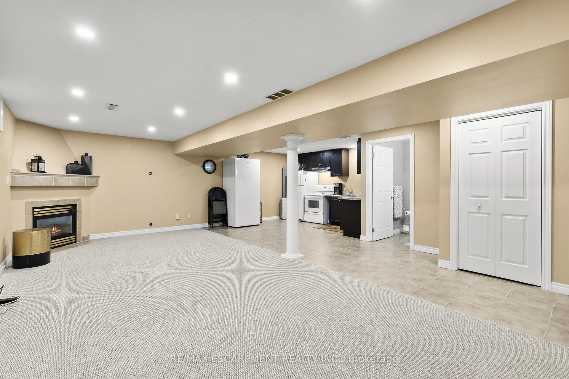Photo 33 of 37 Darrow Drive, Hamilton, Stoney Creek — HOMEH