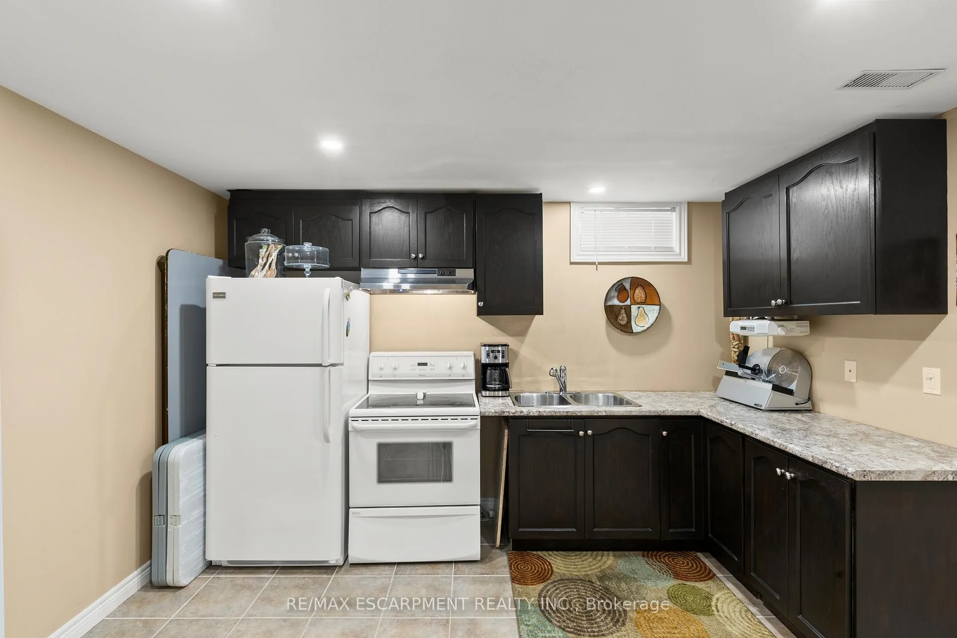 Photo 36 of 37 Darrow Drive, Hamilton, Stoney Creek — HOMEH