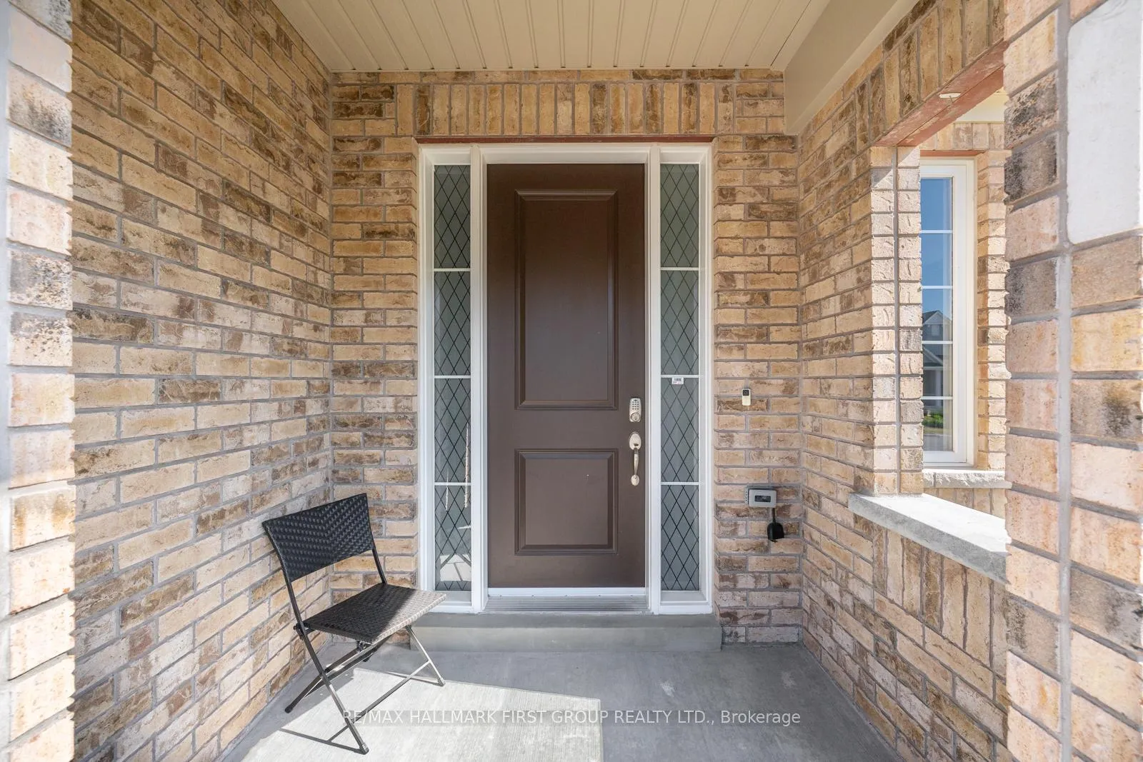 Photo 4 of 27 Louis Way, Scugog, Port Perry — HOMEH