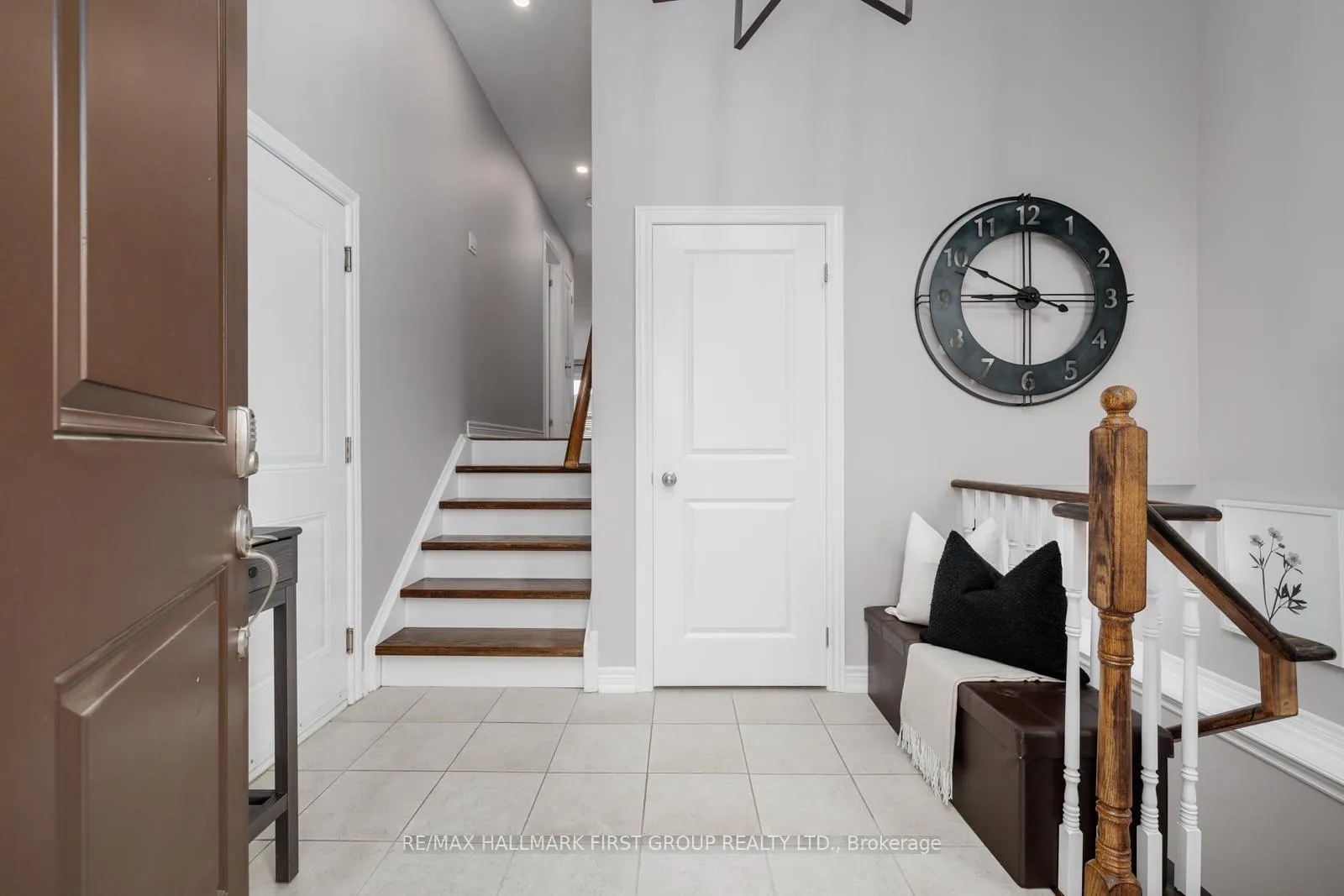 Photo 6 of 27 Louis Way, Scugog, Port Perry — HOMEH
