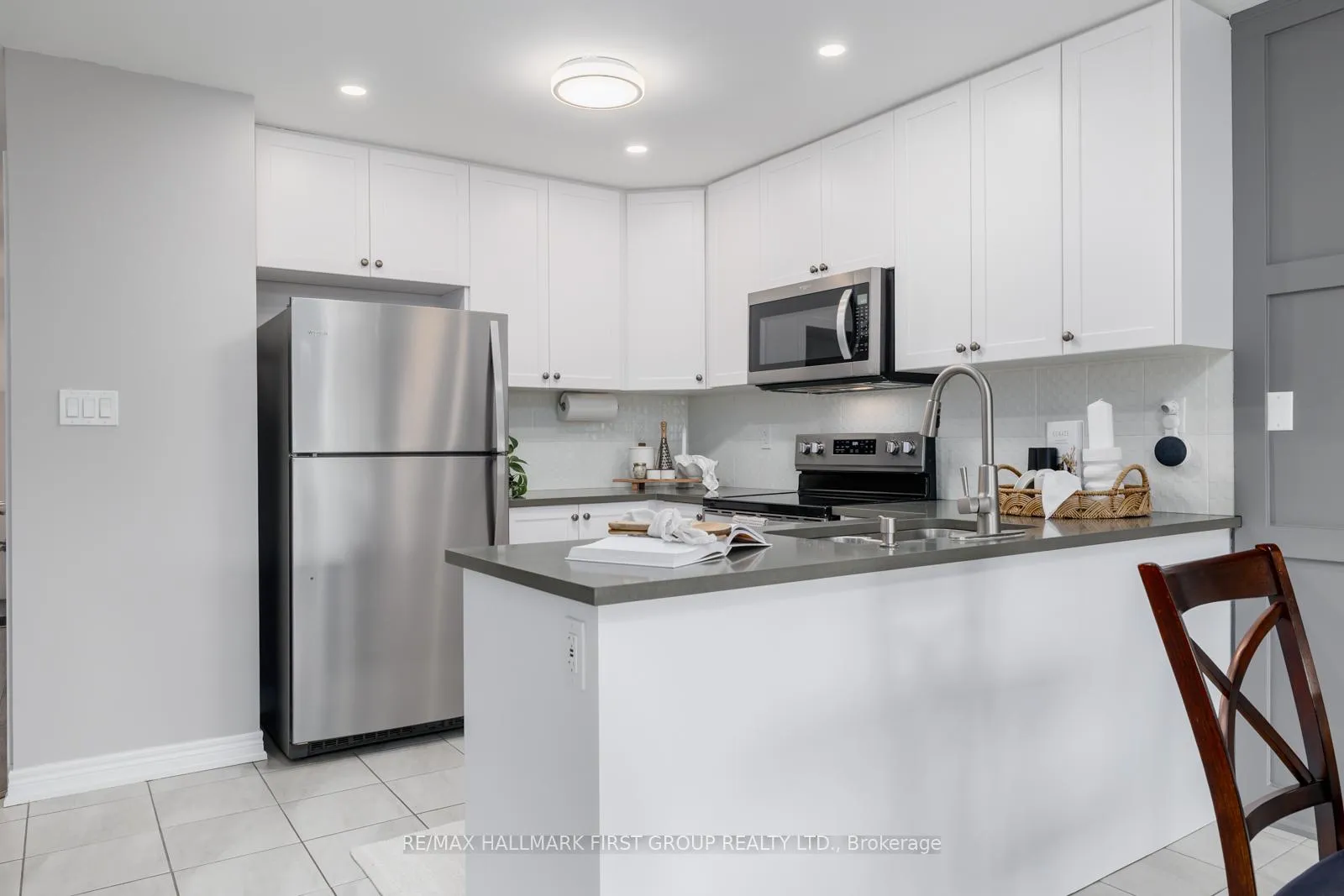 Photo 9 of 27 Louis Way, Scugog, Port Perry — HOMEH