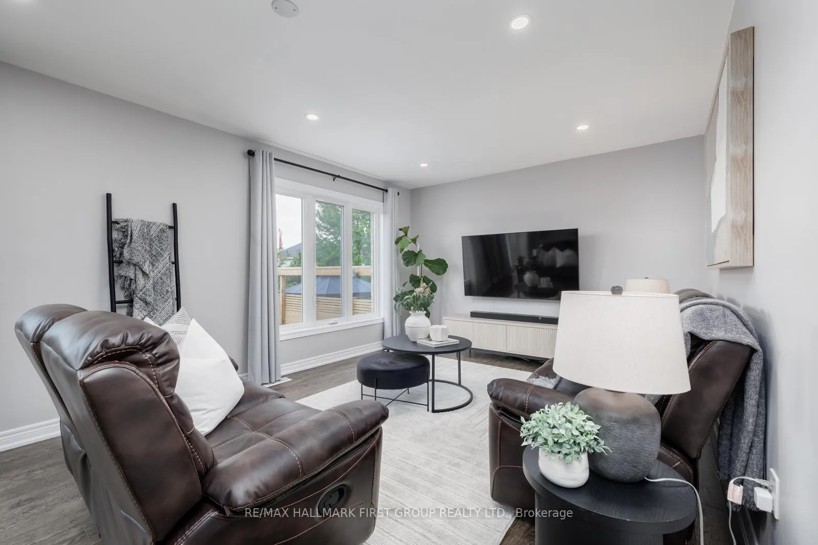 Photo 17 of 27 Louis Way, Scugog, Port Perry — HOMEH