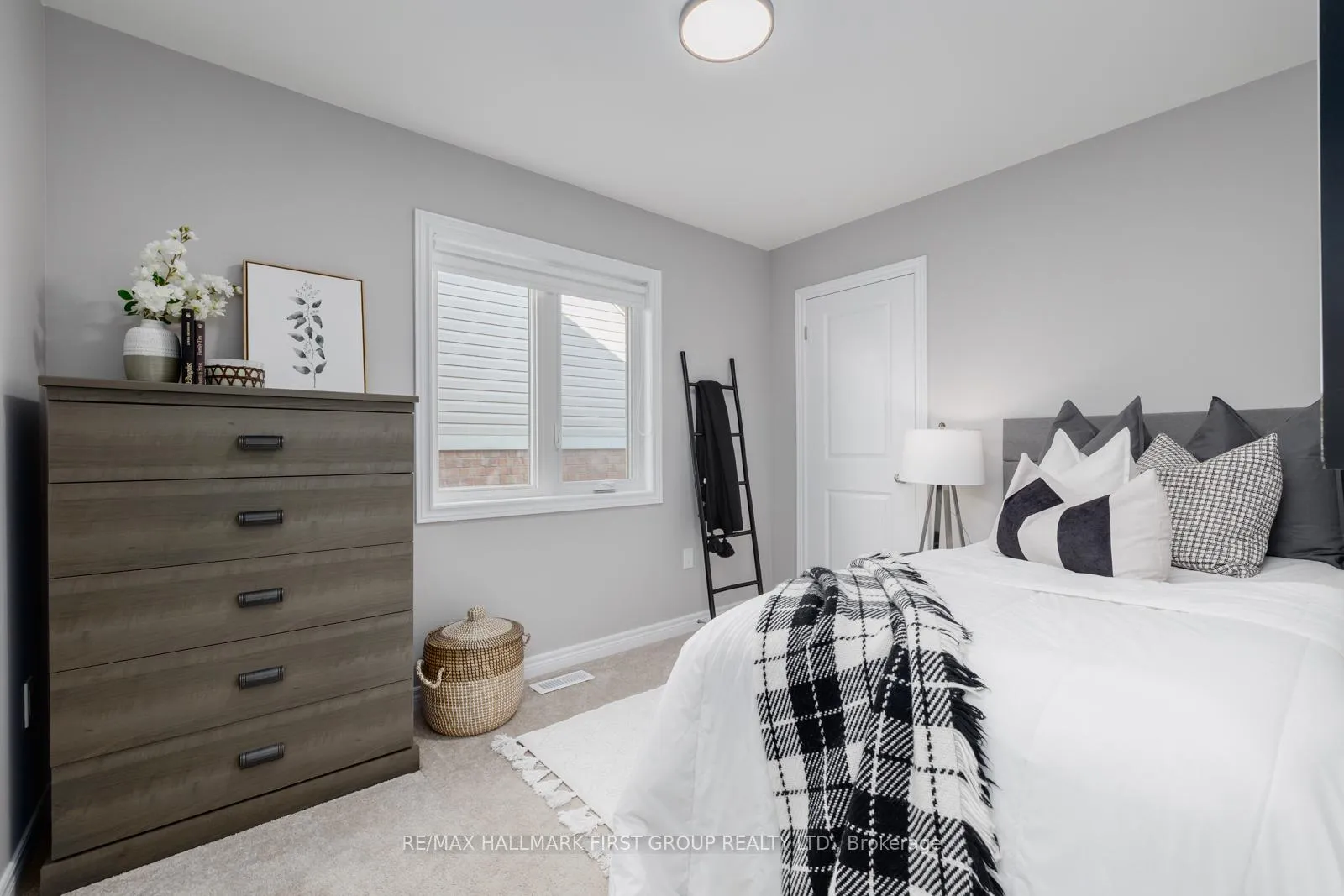 Photo 21 of 27 Louis Way, Scugog, Port Perry — HOMEH
