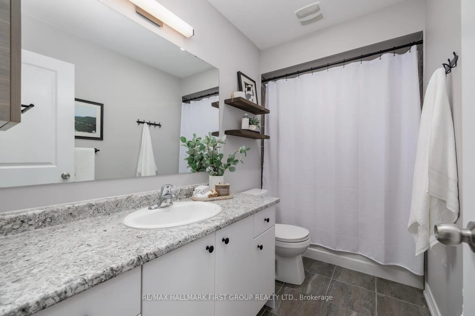 Photo 23 of 27 Louis Way, Scugog, Port Perry — HOMEH